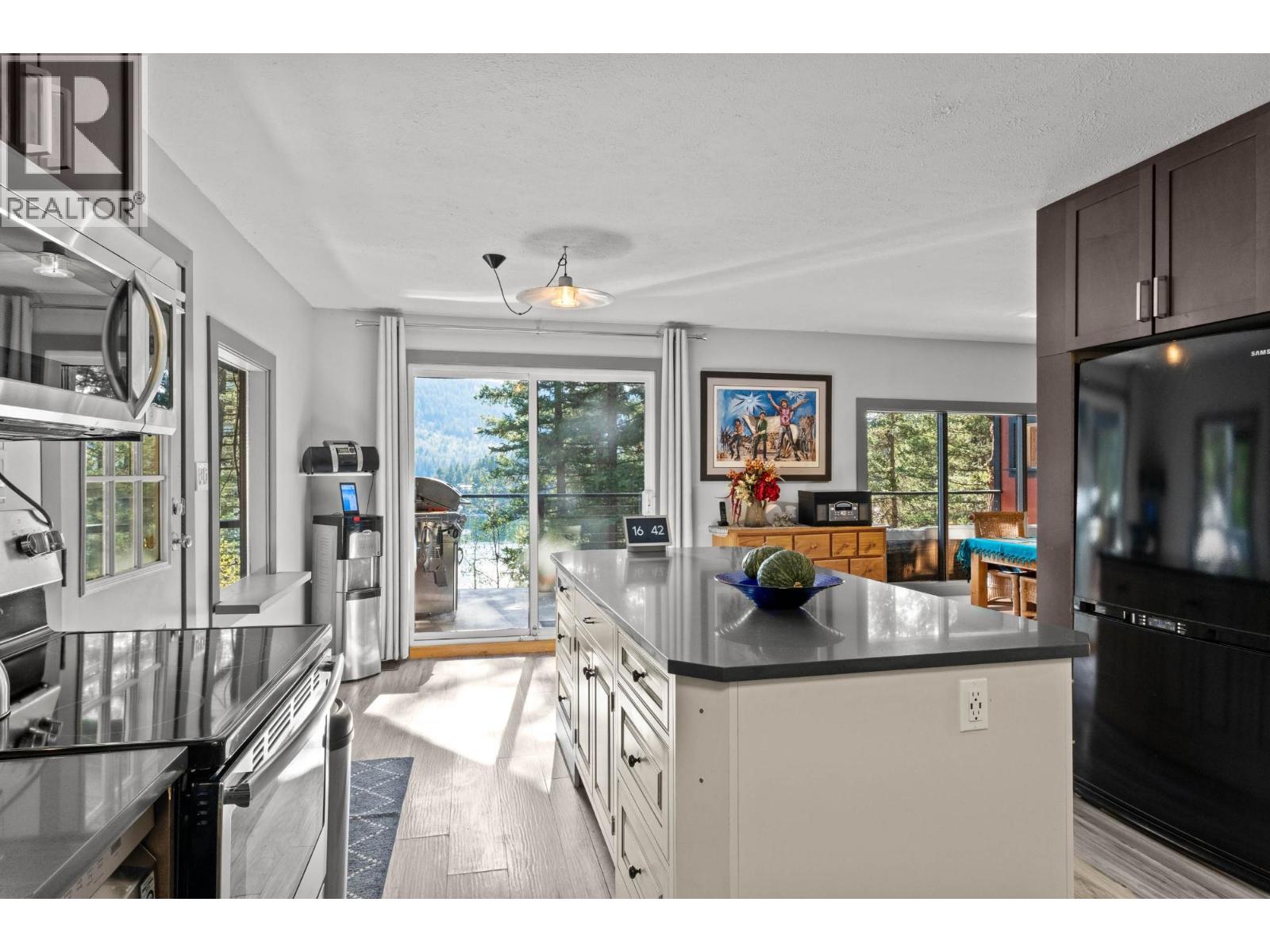 2486 Heffley-louis Creek Road Property Photo 8
