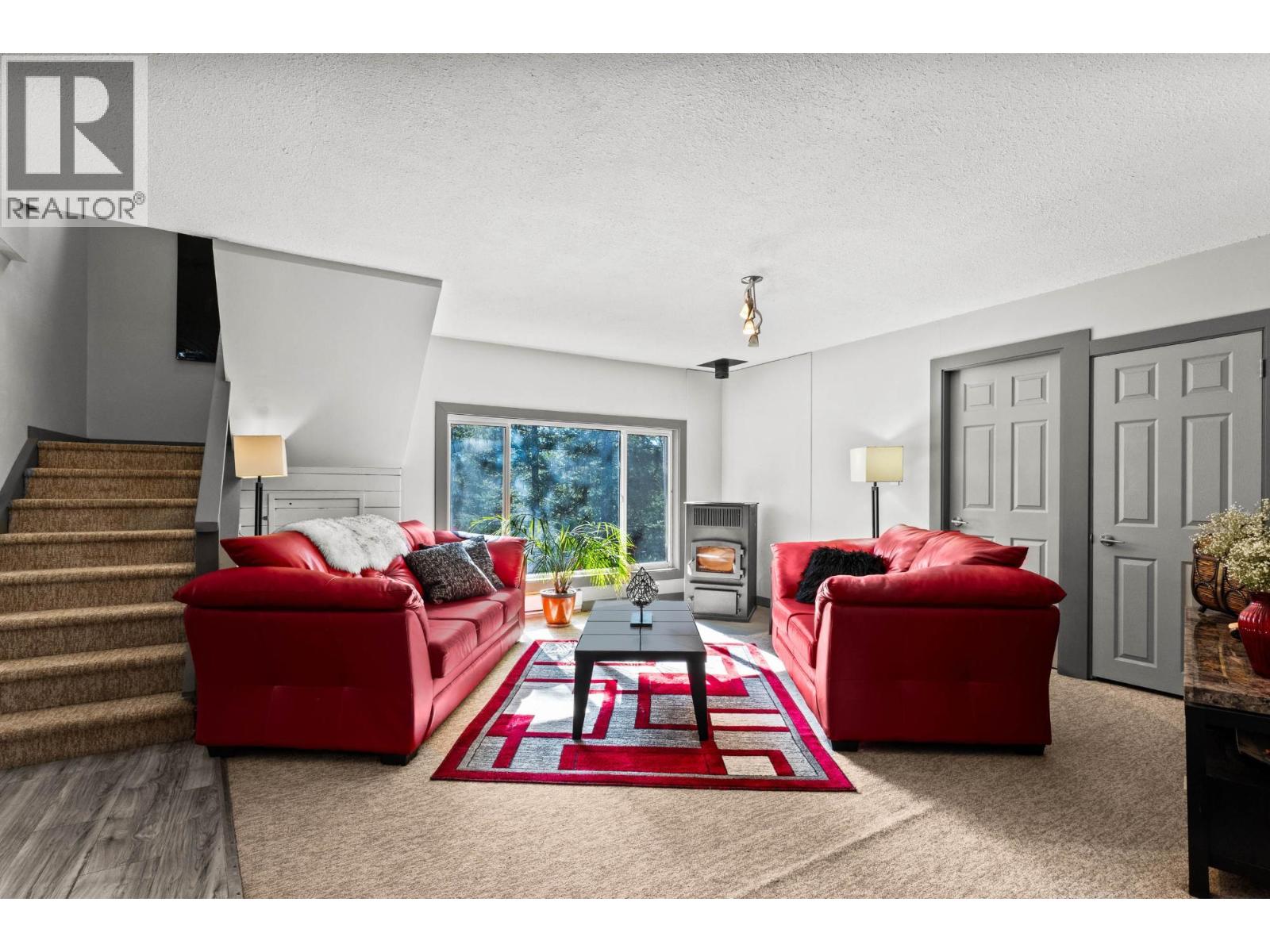 2486 Heffley-louis Creek Road Property Photo 10