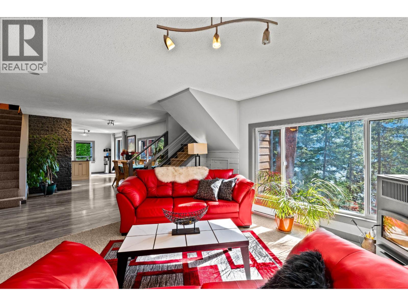 2486 Heffley-louis Creek Road Property Photo 11