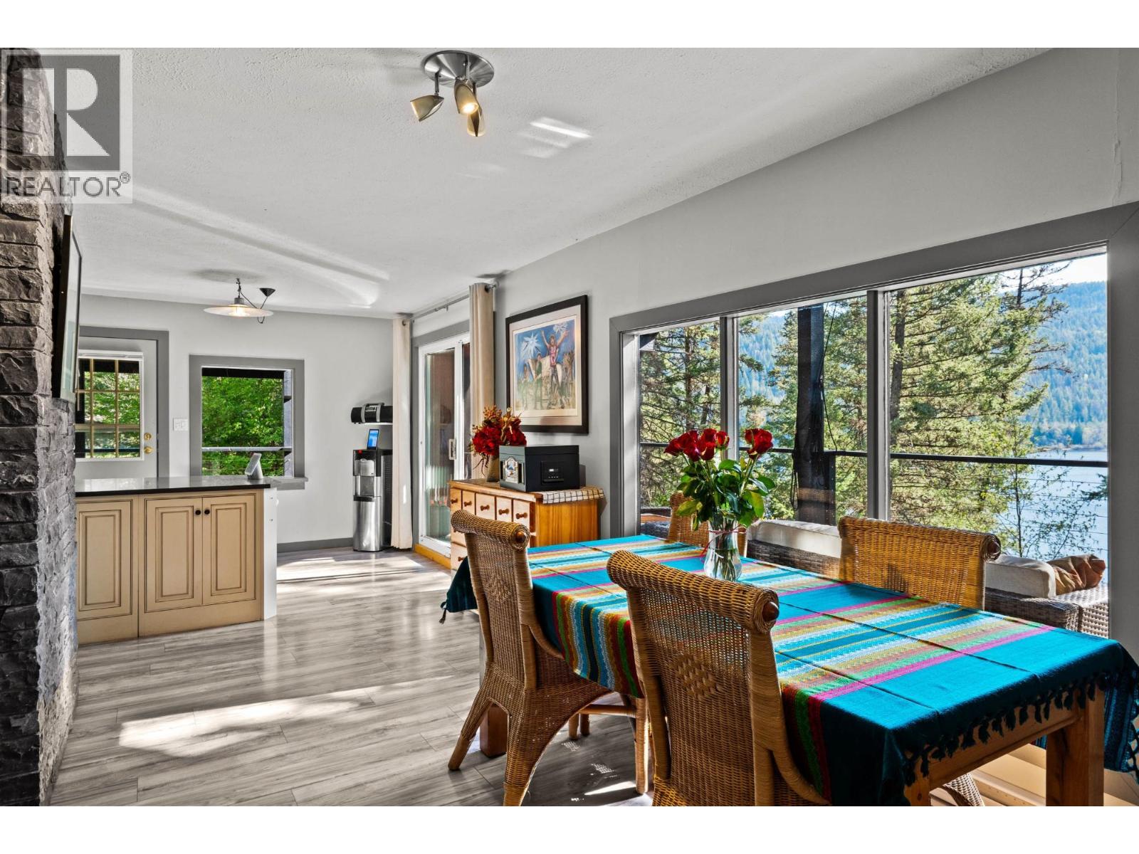 2486 Heffley-louis Creek Road Property Photo 13