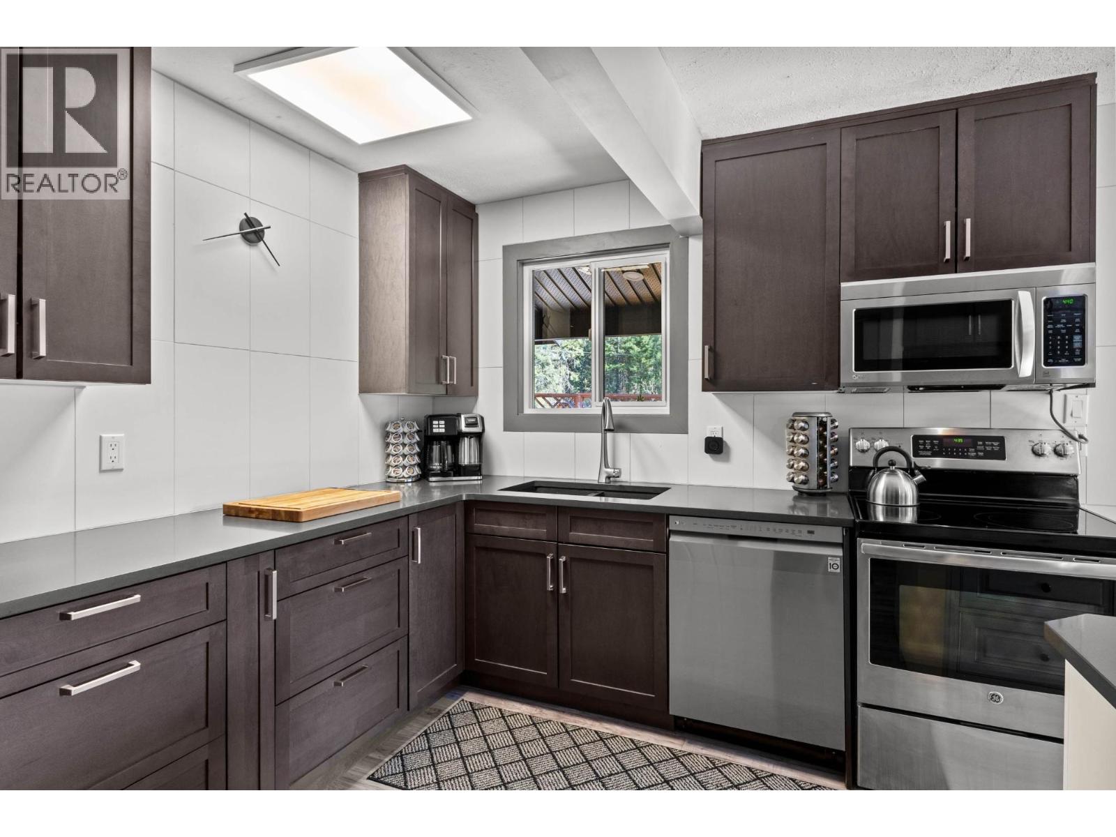 2486 Heffley-louis Creek Road Property Photo 15