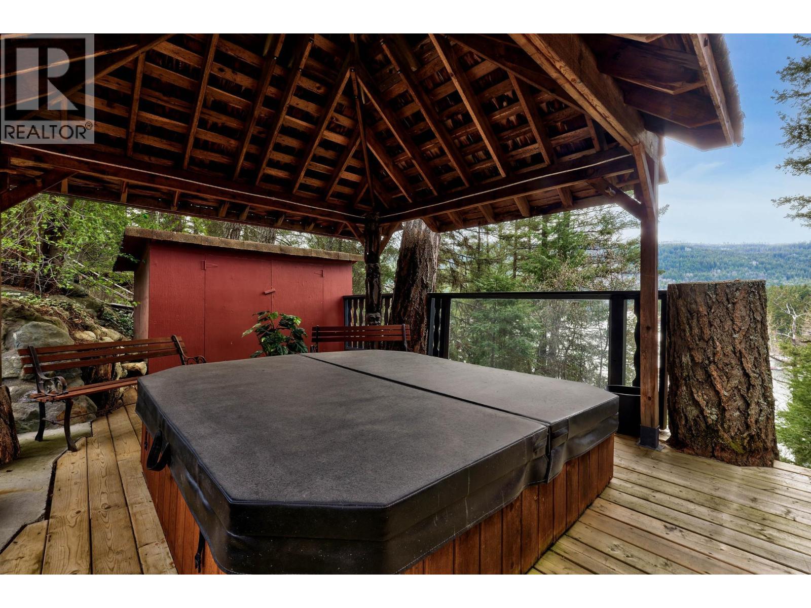 2486 Heffley-louis Creek Road Property Photo 18