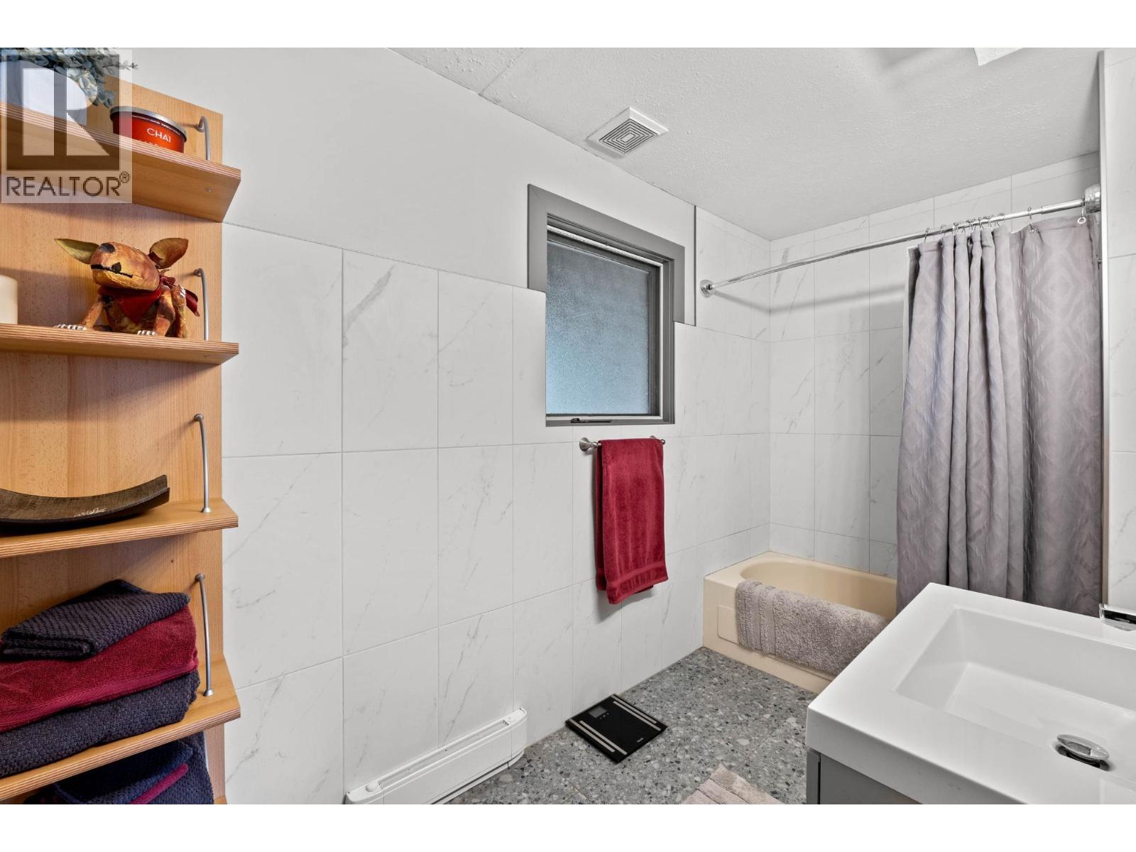 2486 Heffley-louis Creek Road Property Photo 19