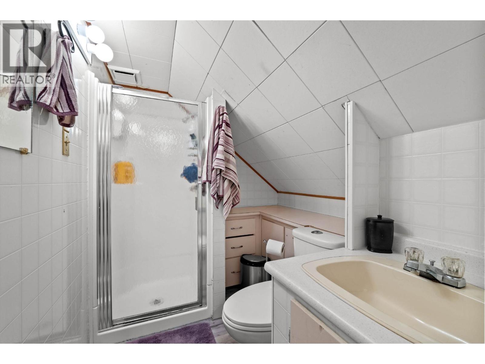 2486 Heffley-louis Creek Road Property Photo 35