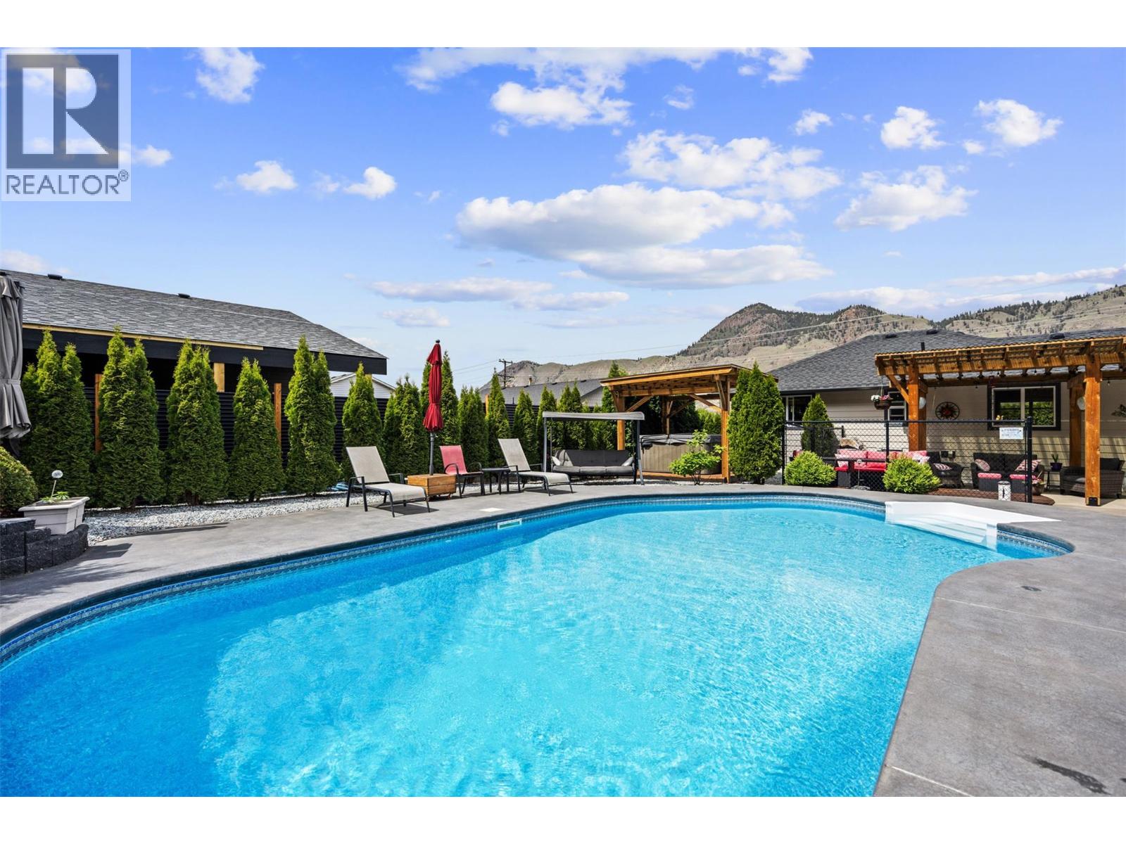 2015 Valleyview Drive Property Photo 2