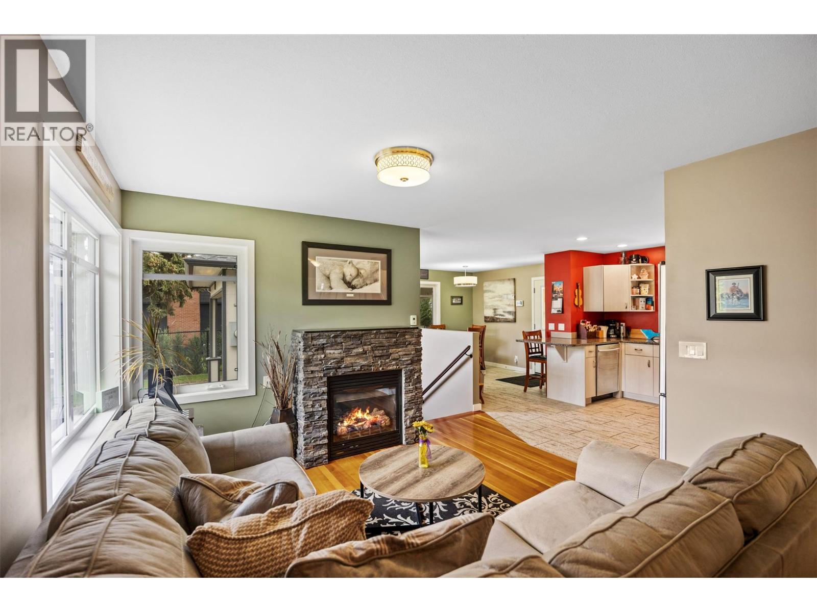2015 Valleyview Drive Property Photo 3