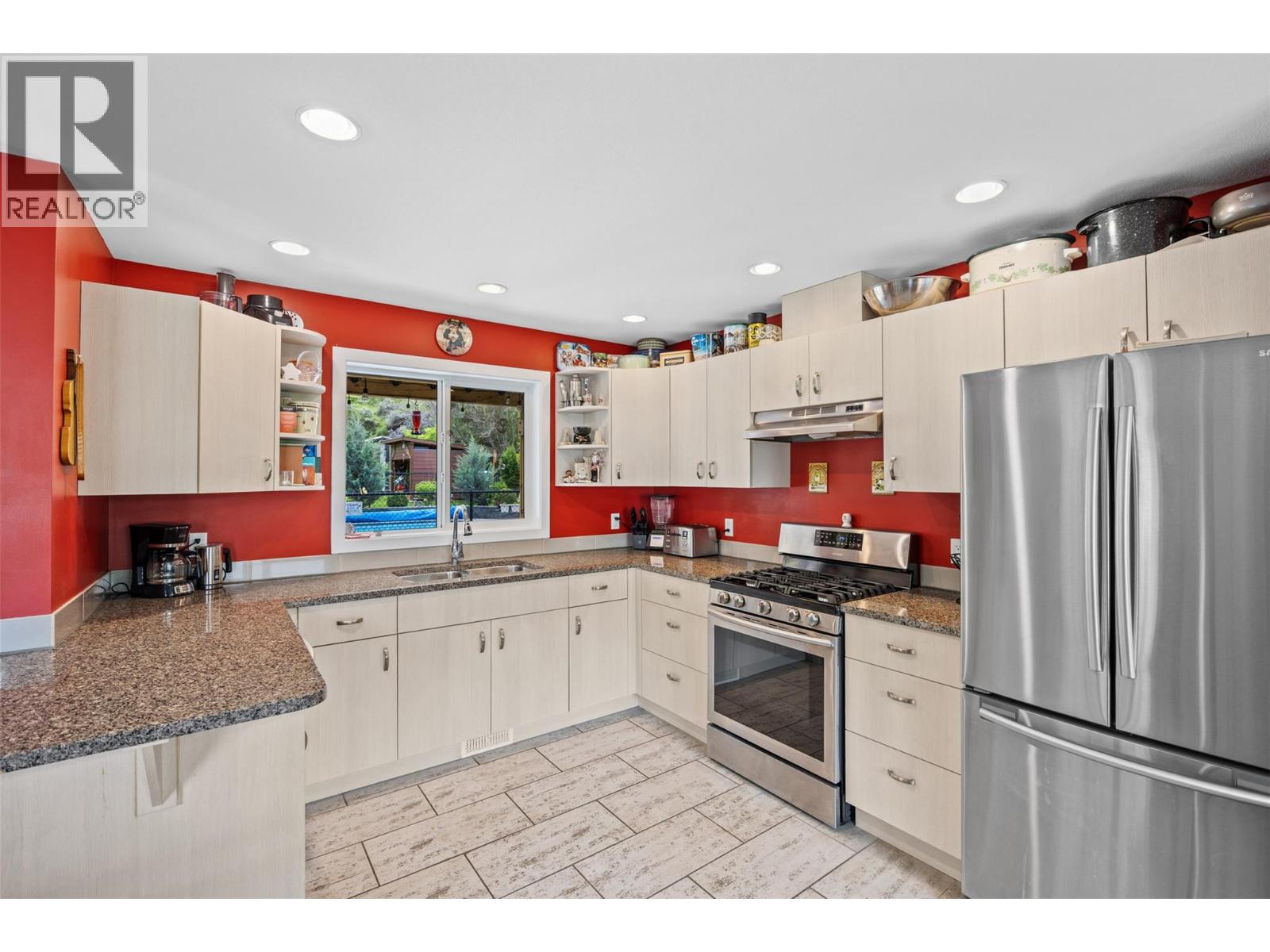 2015 Valleyview Drive Property Photo 8