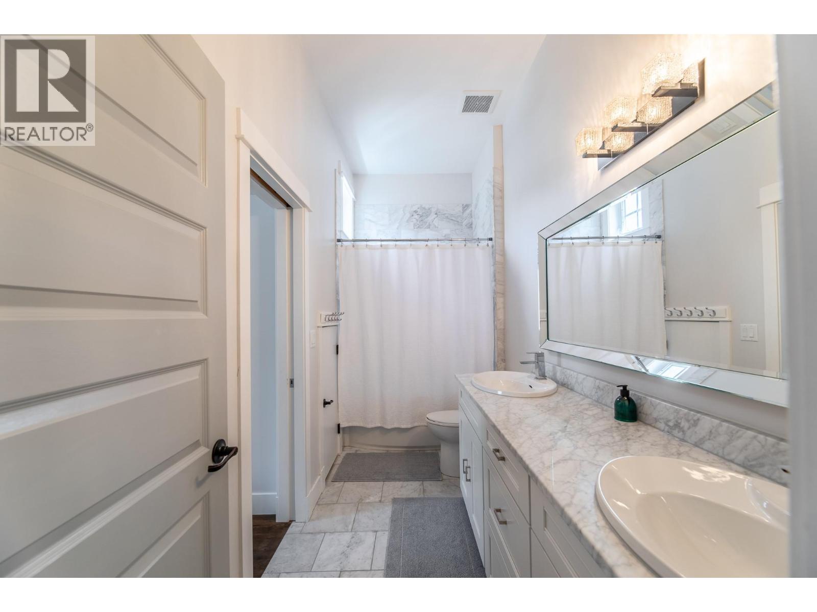 15419 Lakeshore Drive N Unit# 11 Property Photo 17
