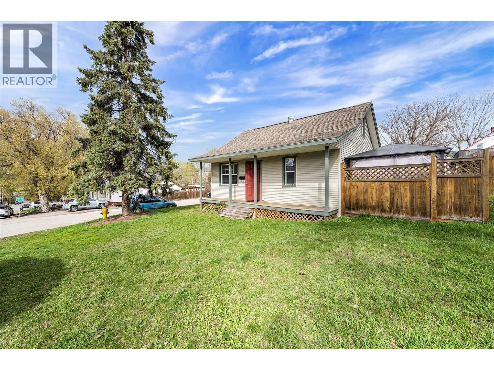 1915 33 Street Property Photo 1