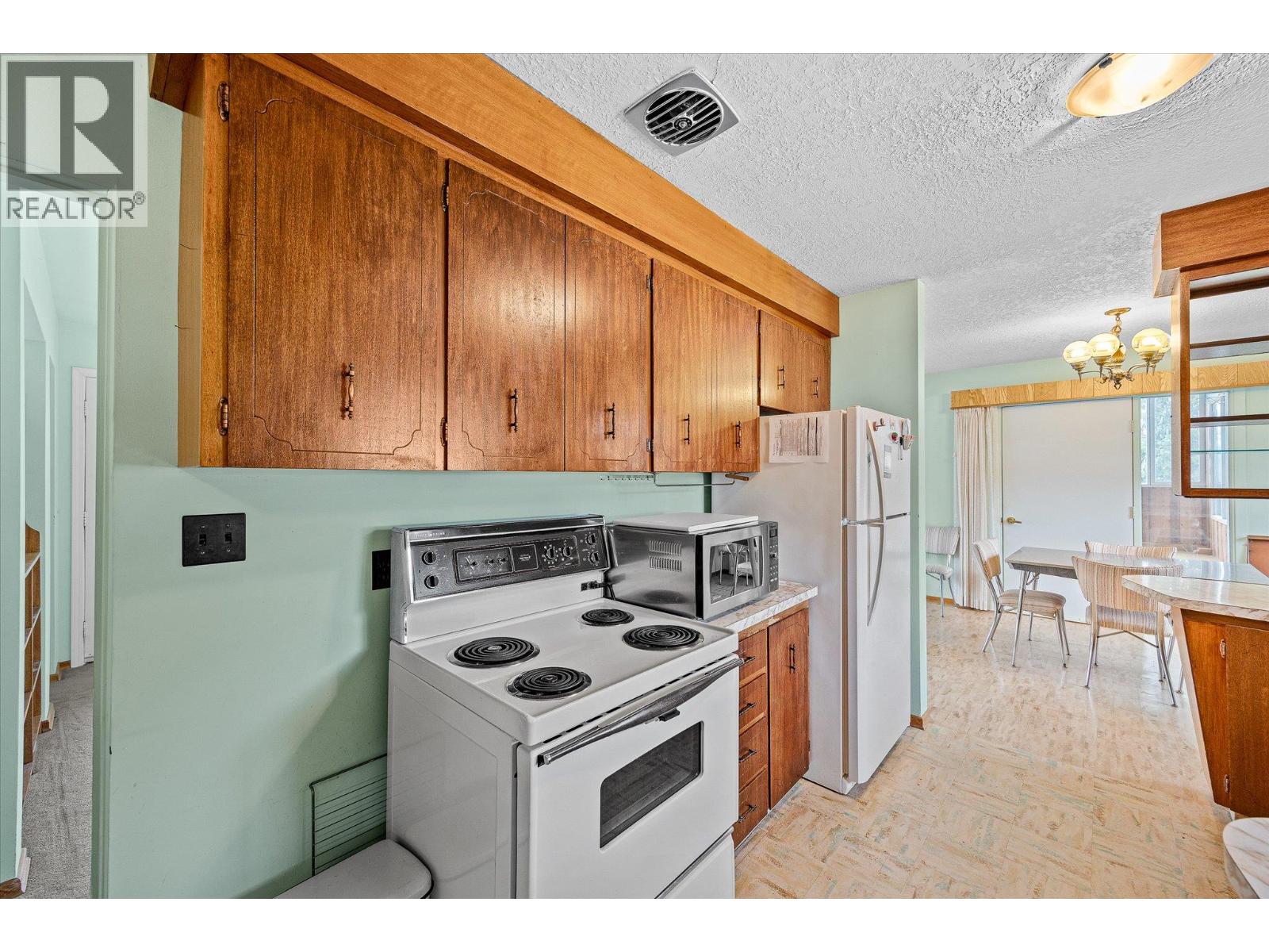 4693 Raymer Road Property Photo 10