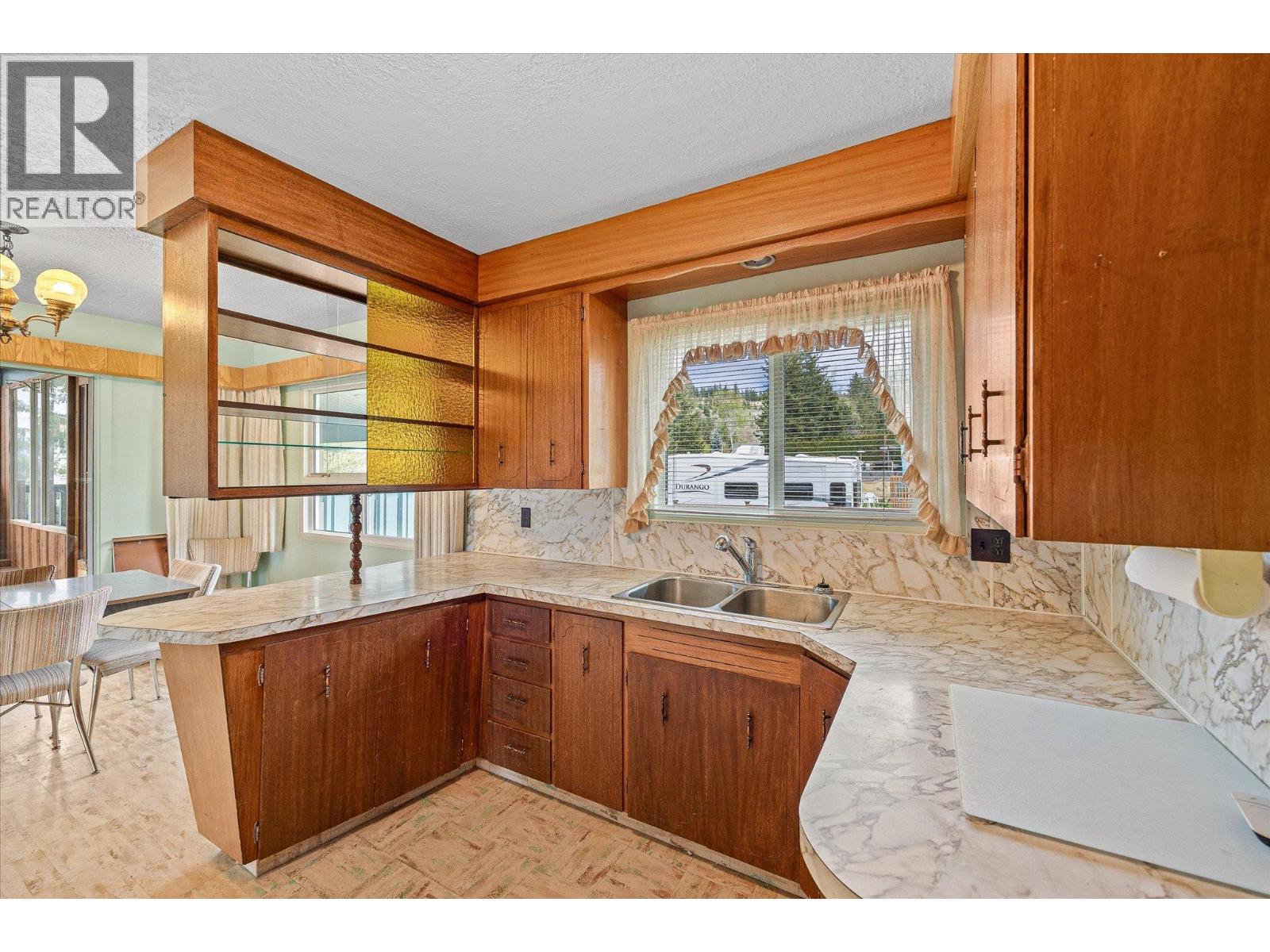 4693 Raymer Road Property Photo 12