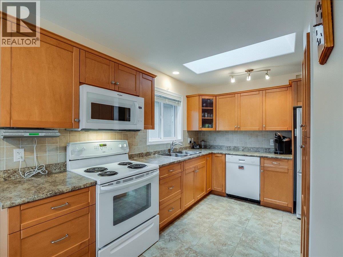 7136 Wright Way Property Photo 3