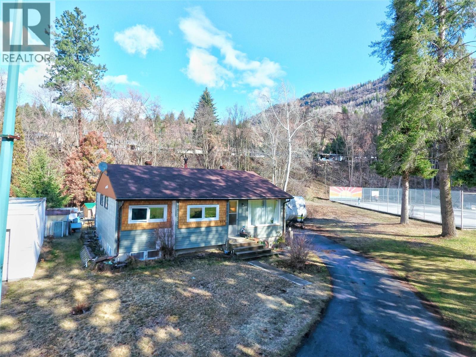 819 Glen Drive Property Photo 1