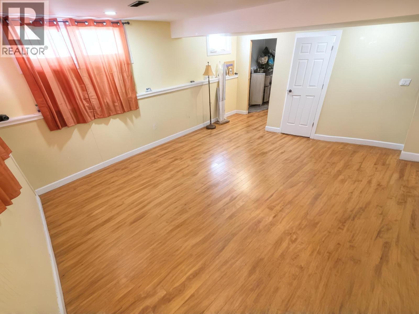 819 Glen Drive Property Photo 2