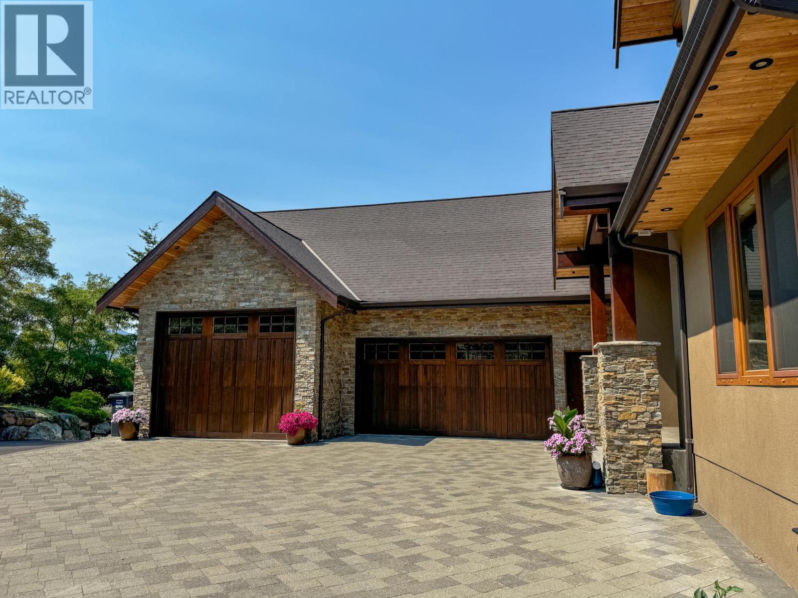 3175 Valleyview Road Property Photo 2