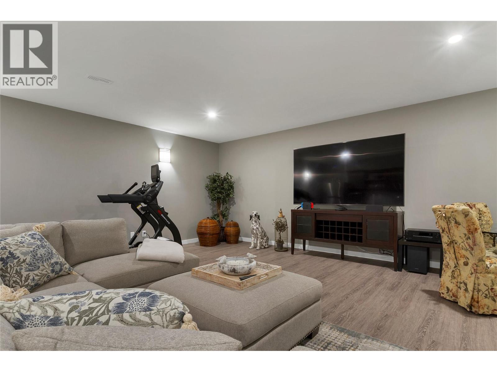 595 Vineyard Way N Unit# 31 Property Photo 52