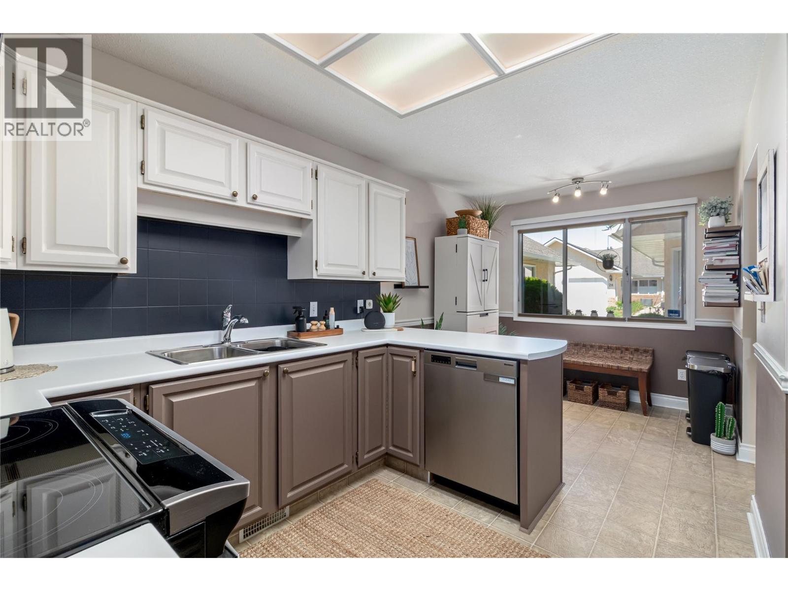 1886 Parkview Crescent Unit# 3 Property Photo 11