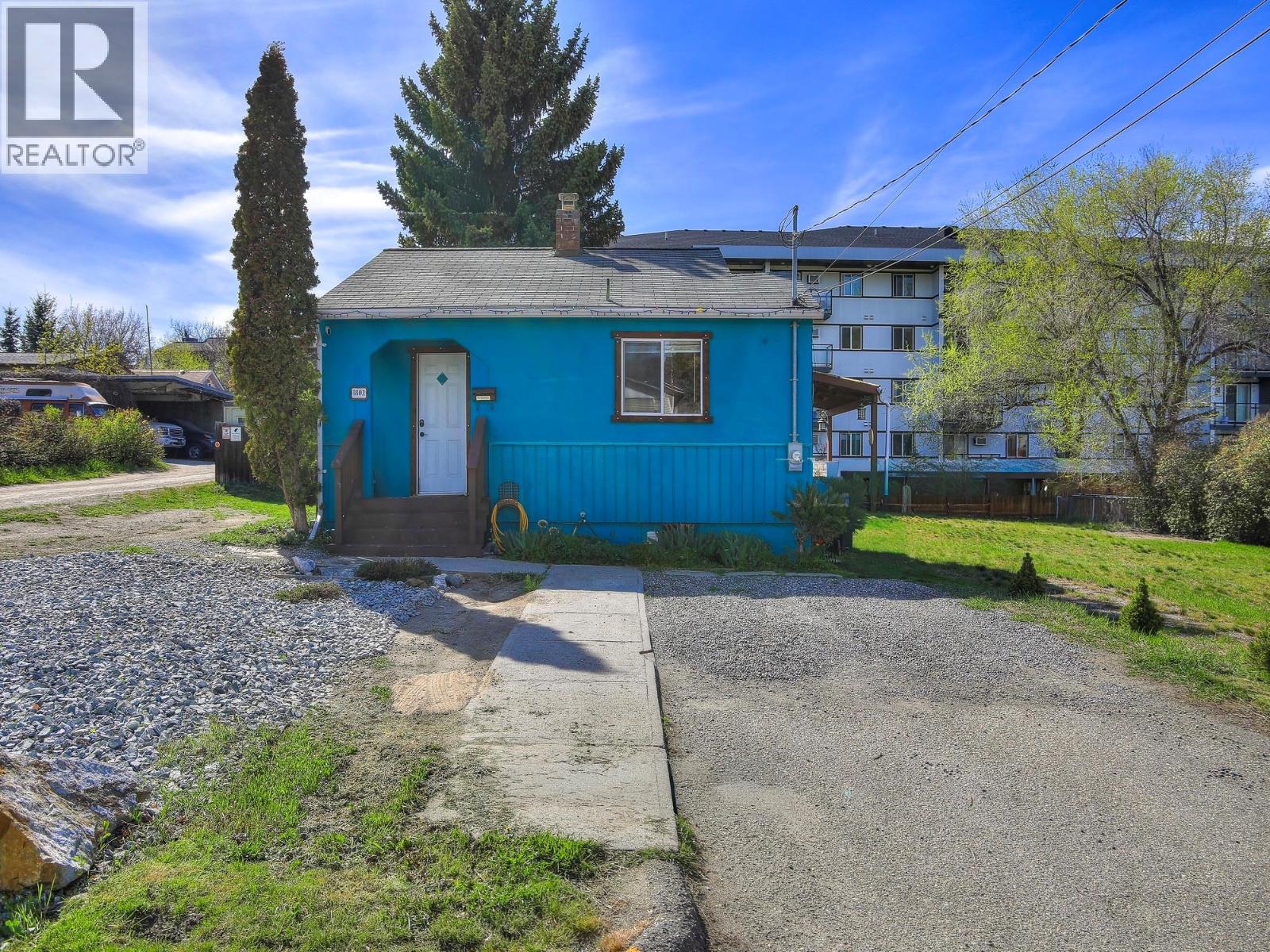1802 31 Street Property Photo 2