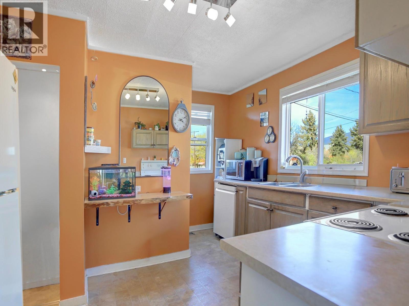 1802 31 Street Property Photo 16