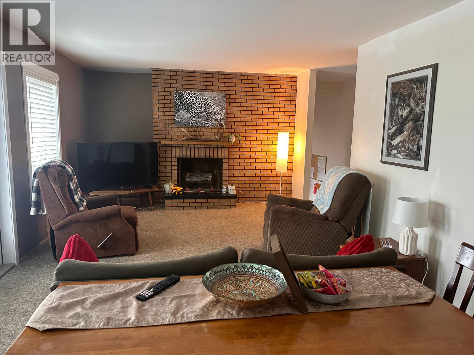 5113 47 Avenue Nw Property Photo 4