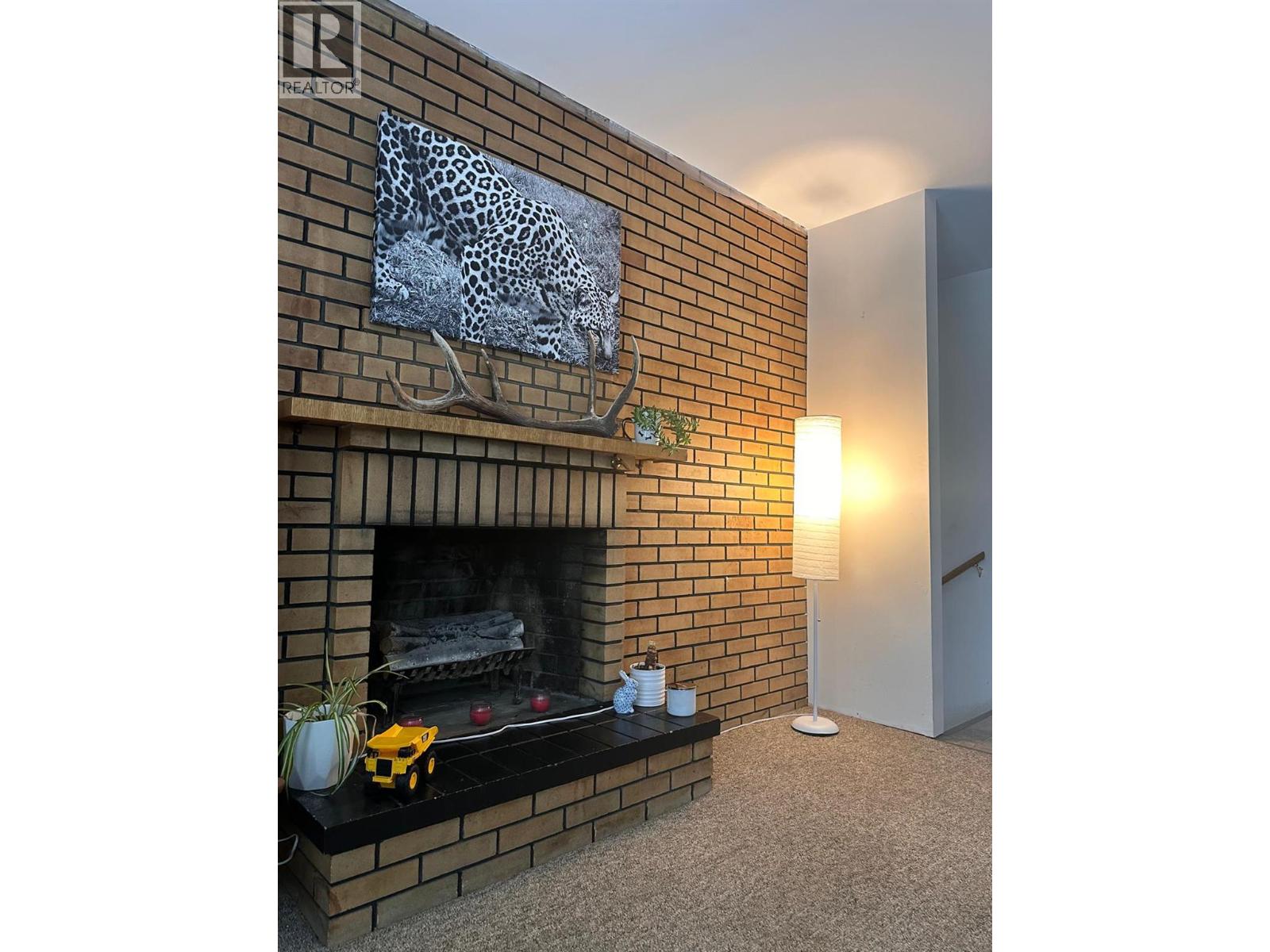 5113 47 Avenue Nw Property Photo 5