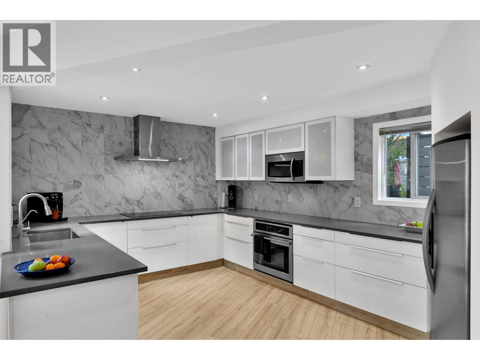 115 Par Boulevard Property Photo 5
