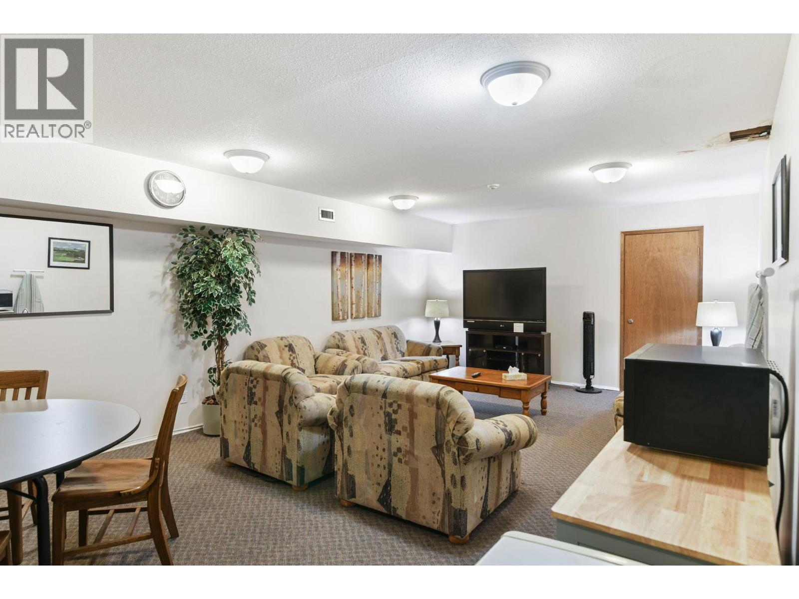 115 Par Boulevard Property Photo 48