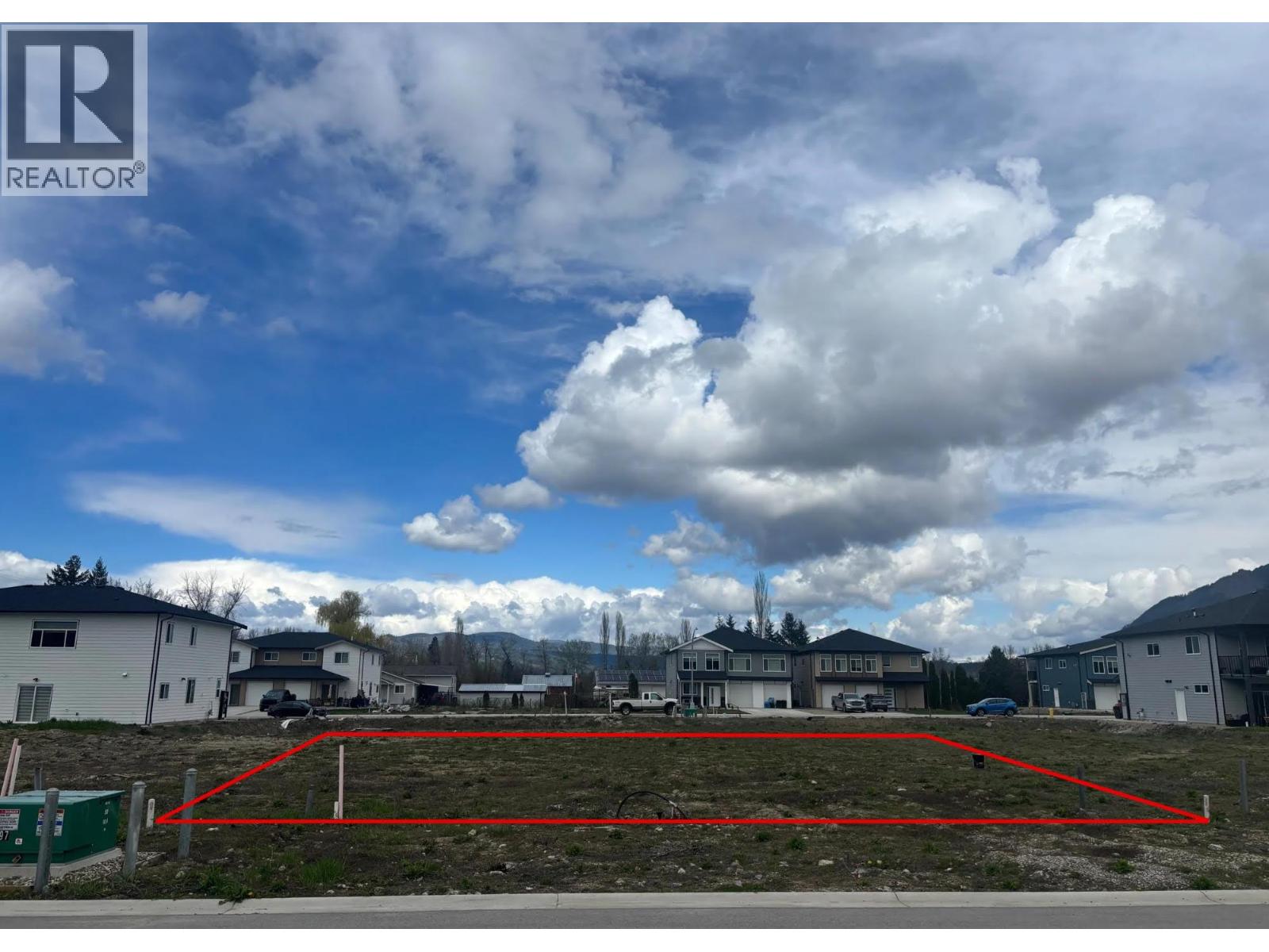 2023 Viewmount Court Property Photo 1