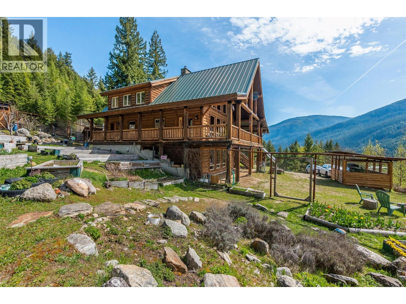 4761 Slocan River Road Property Photo 2