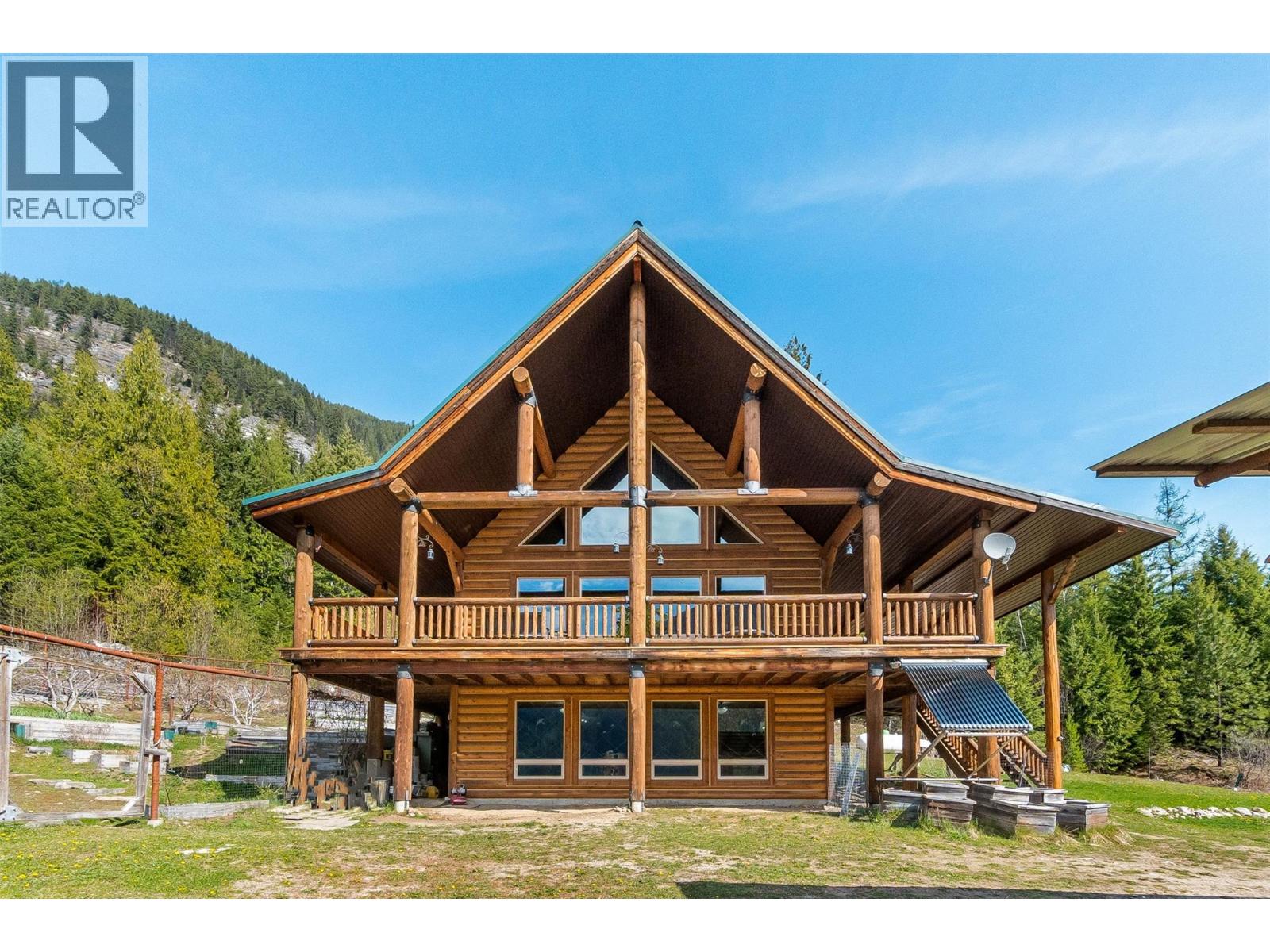 4761 Slocan River Road Property Photo 3