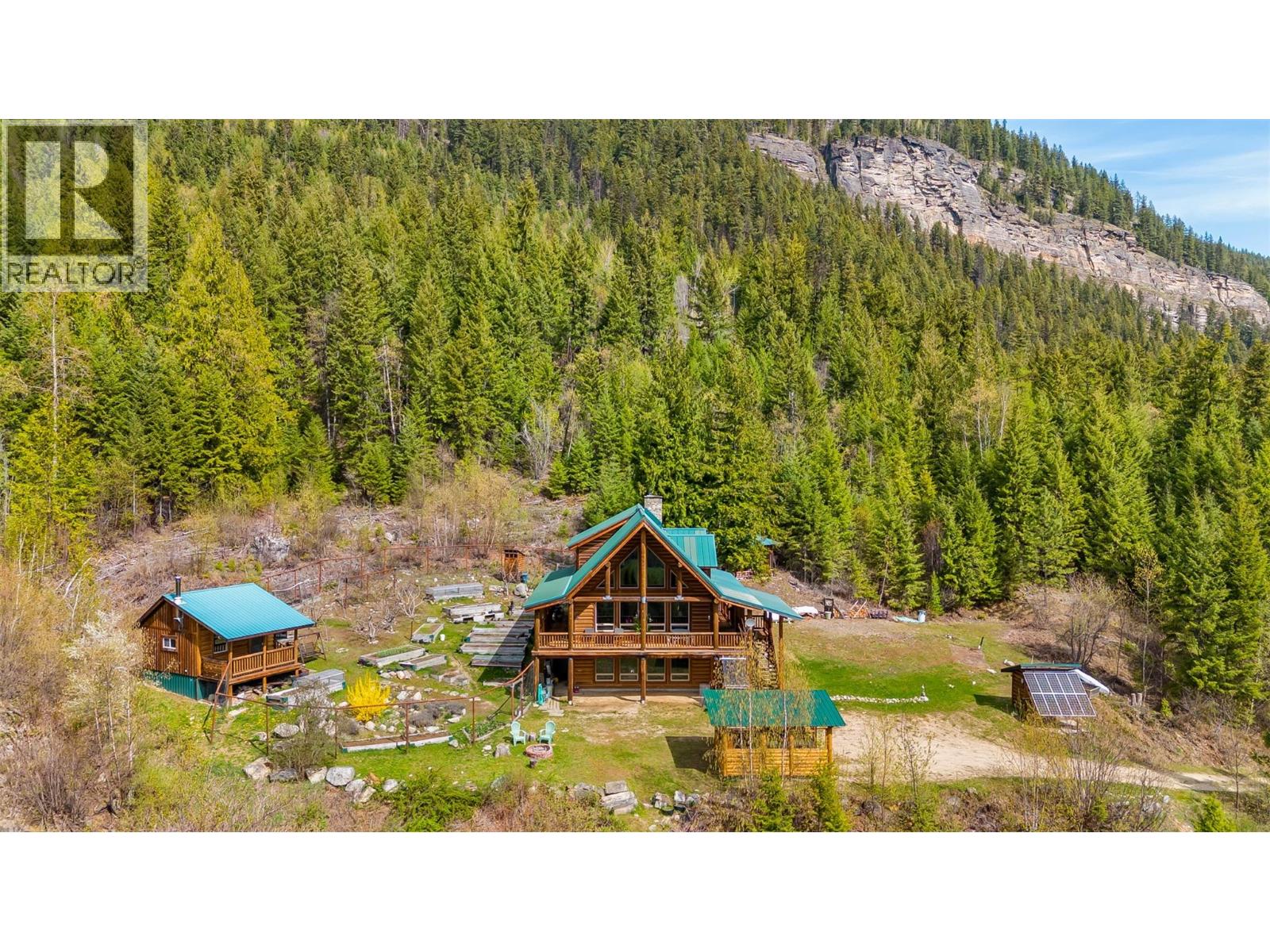 4761 Slocan River Road Property Photo 5