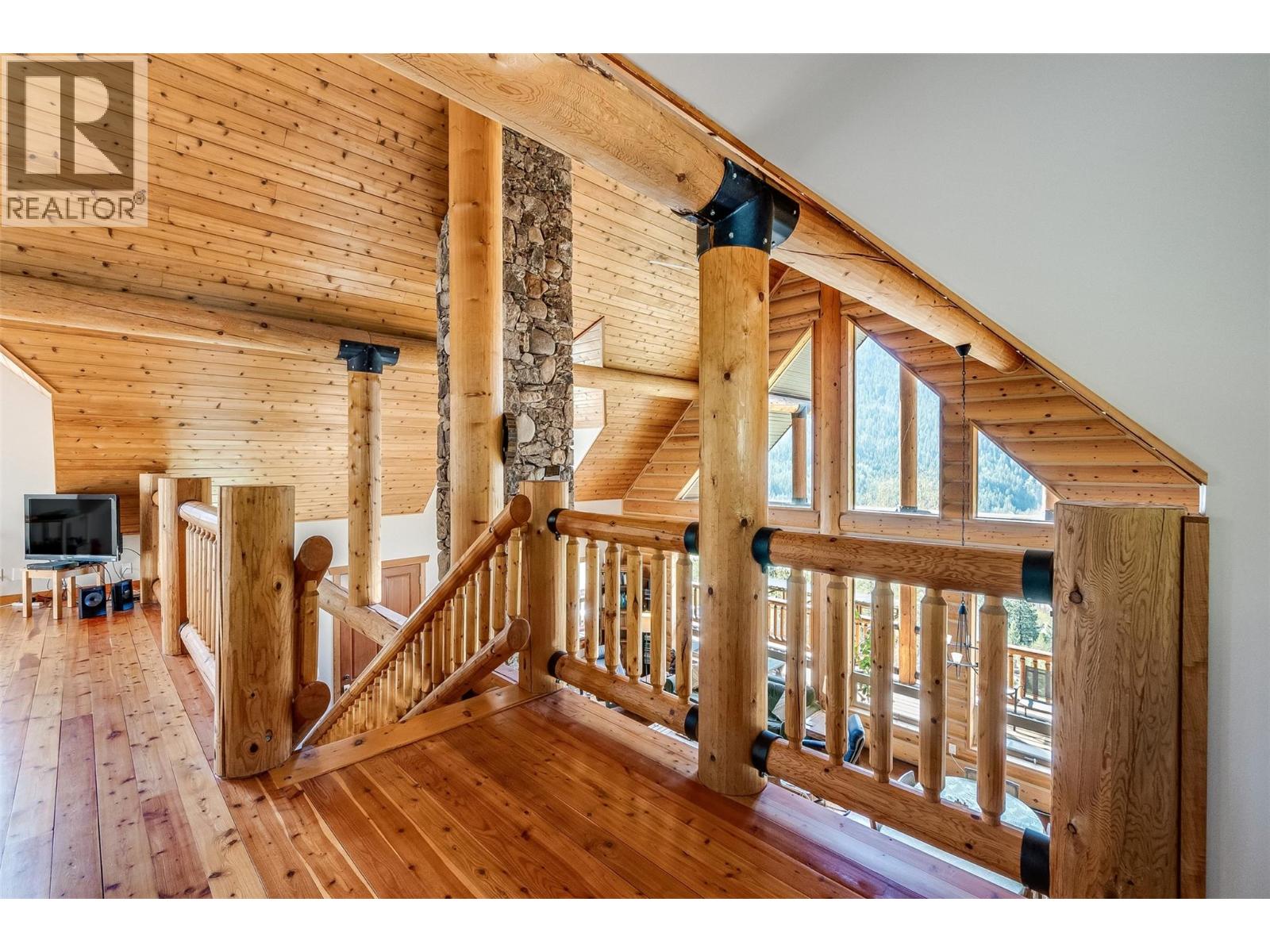 4761 Slocan River Road Property Photo 35