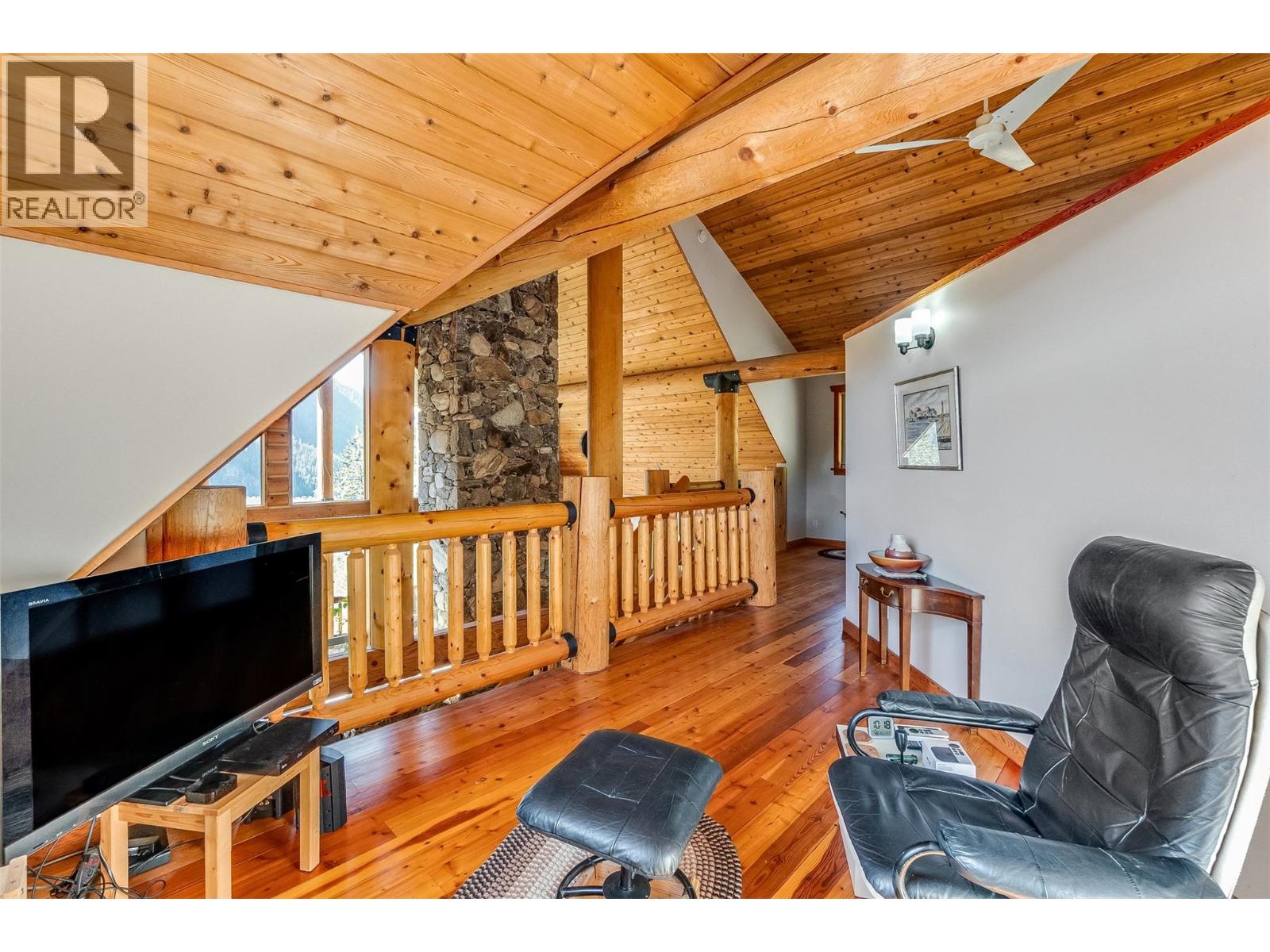 4761 Slocan River Road Property Photo 37