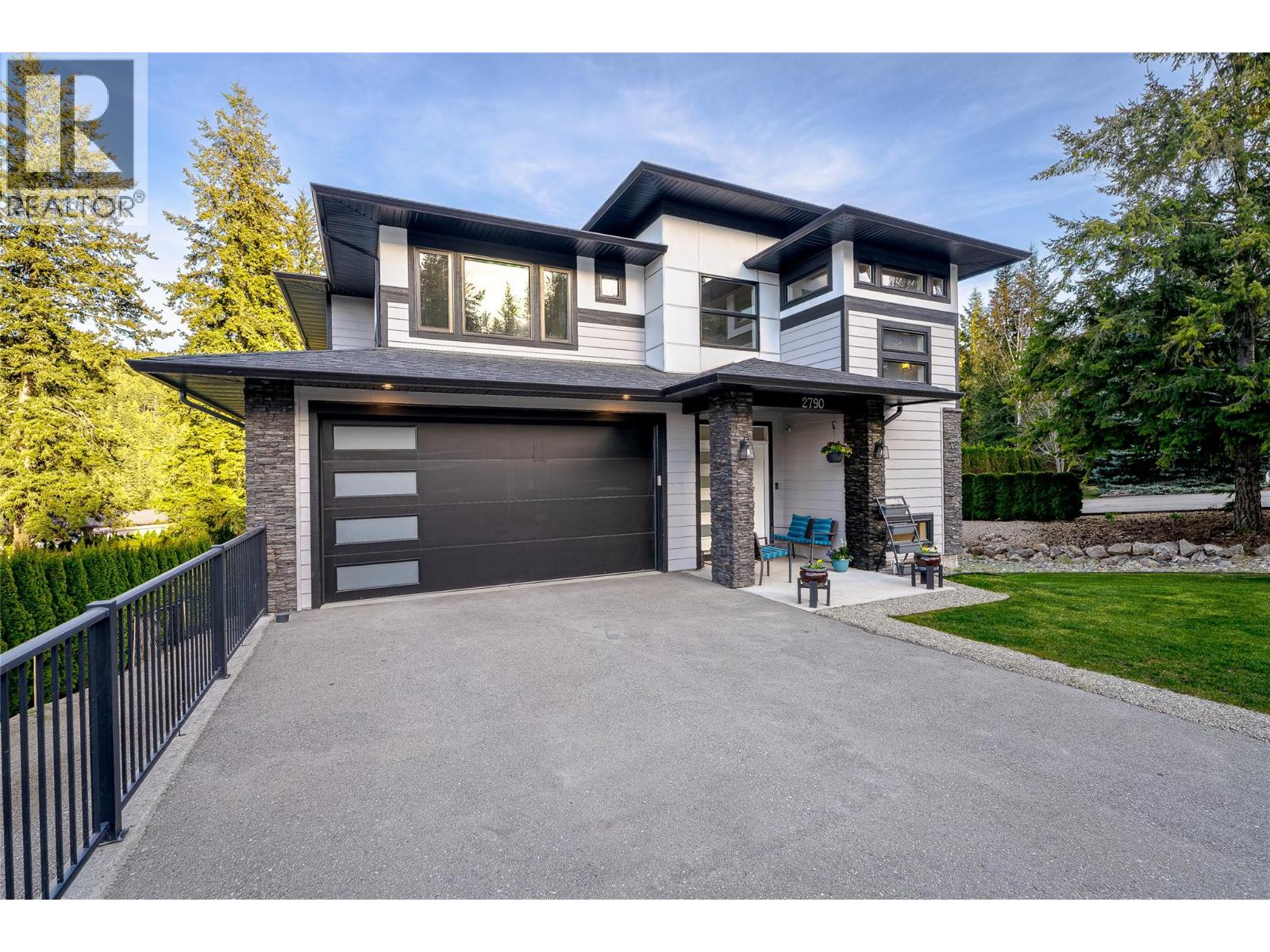 2790 Mountview Drive Property Photo 2