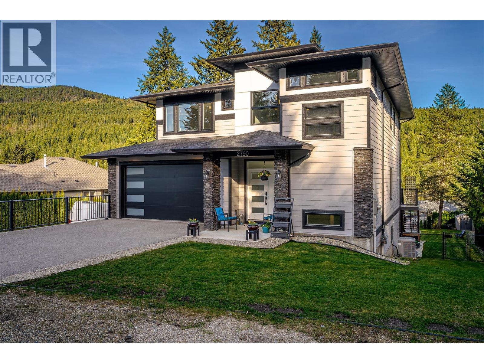 2790 Mountview Drive Property Photo 4