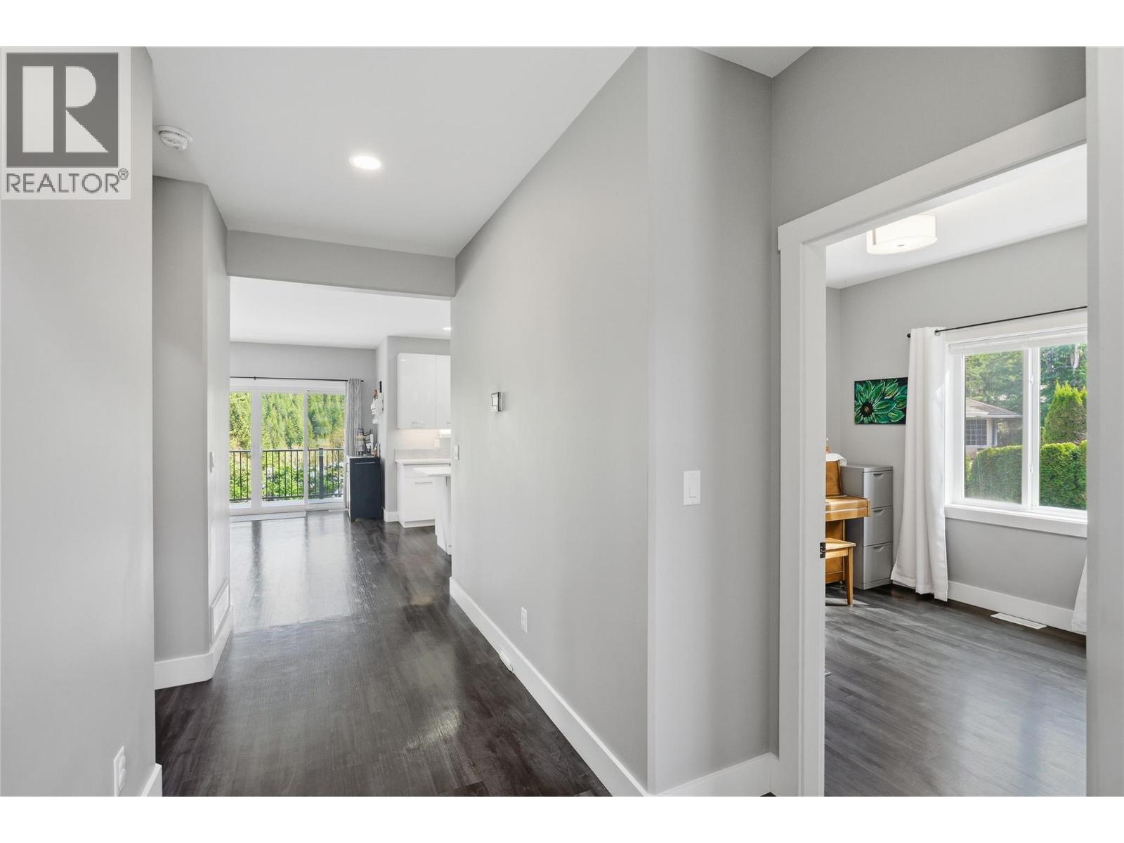 2790 Mountview Drive Property Photo 11