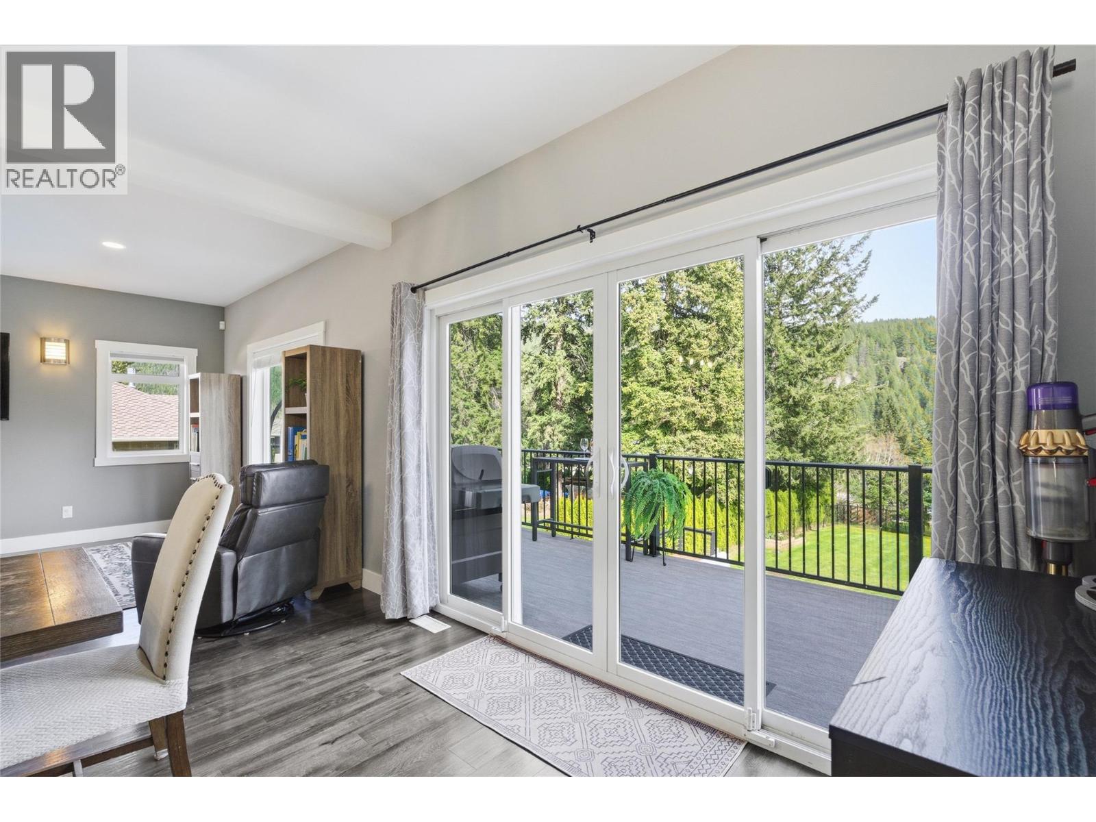 2790 Mountview Drive Property Photo 30