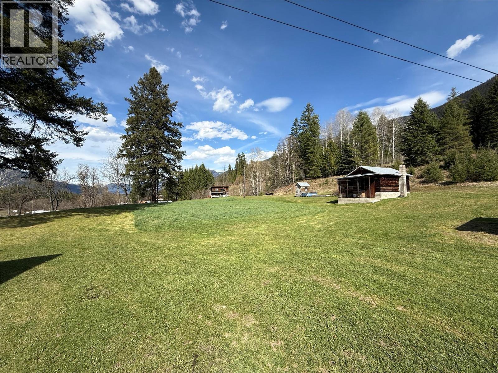 6915 Kimoff Road Property Photo 8