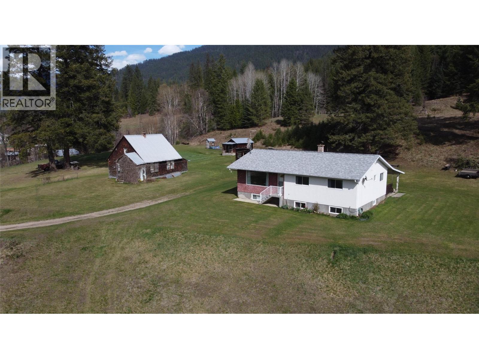 6915 Kimoff Road Property Photo 12