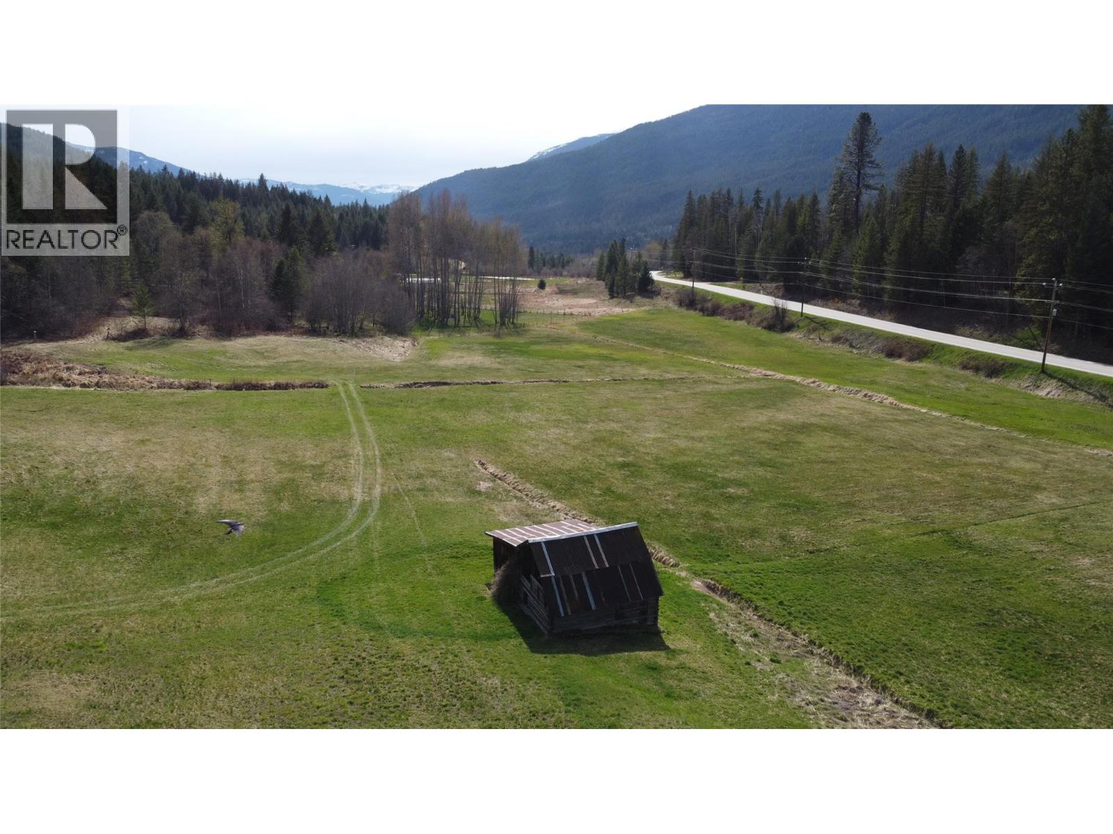 6915 Kimoff Road Property Photo 13