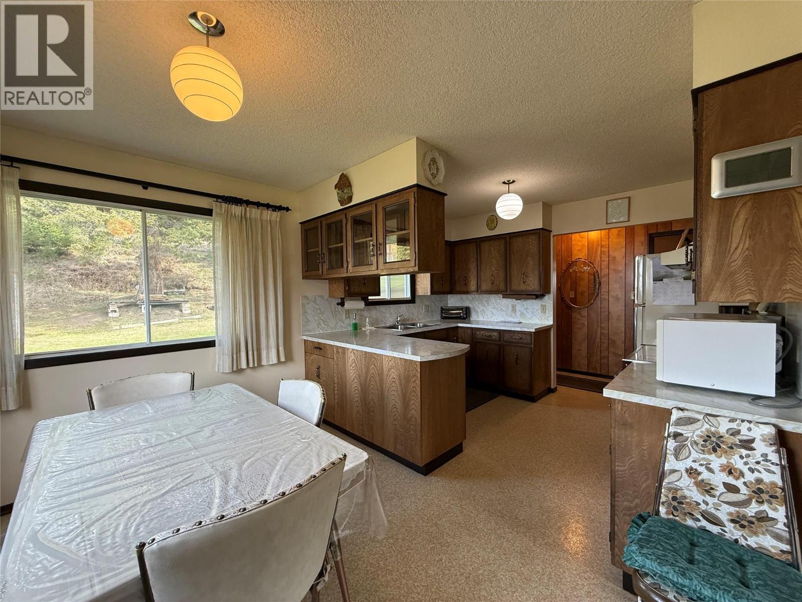 6915 Kimoff Road Property Photo 17