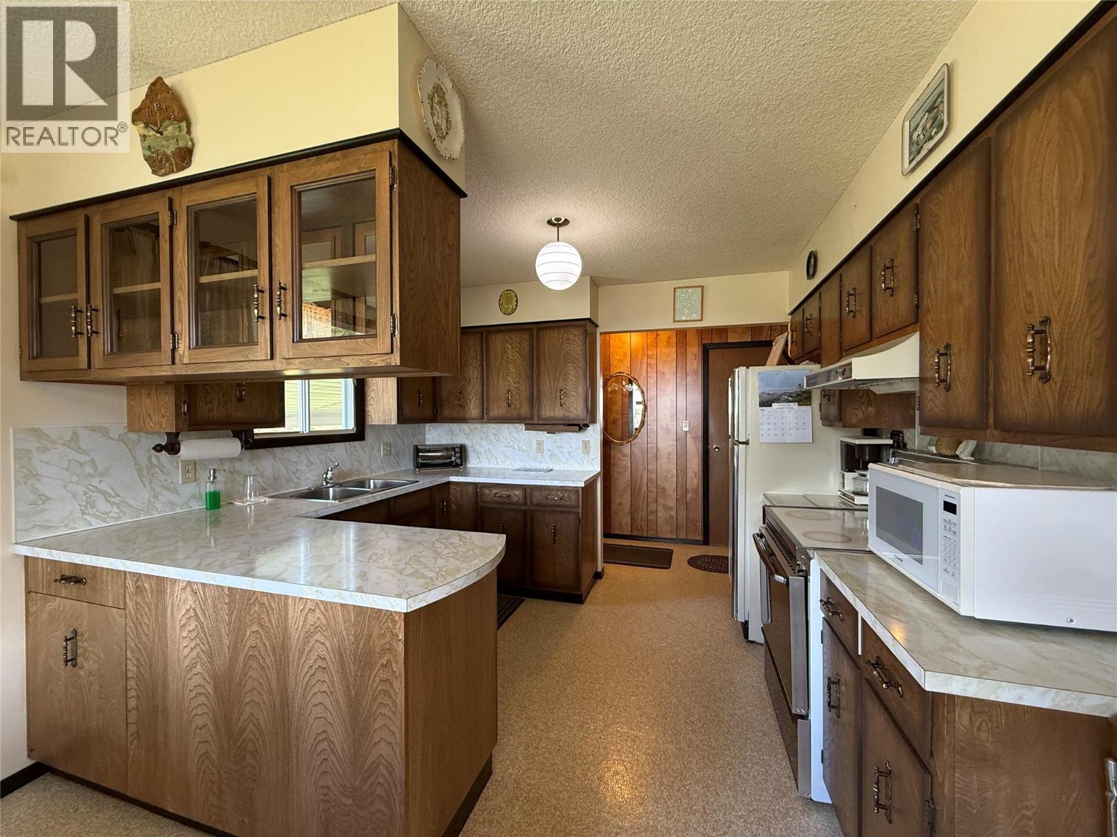 6915 Kimoff Road Property Photo 18