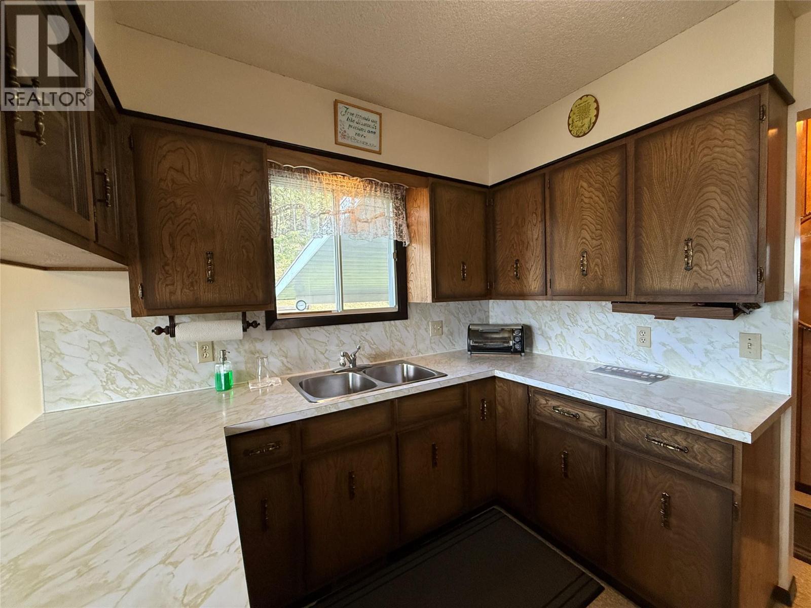 6915 Kimoff Road Property Photo 20