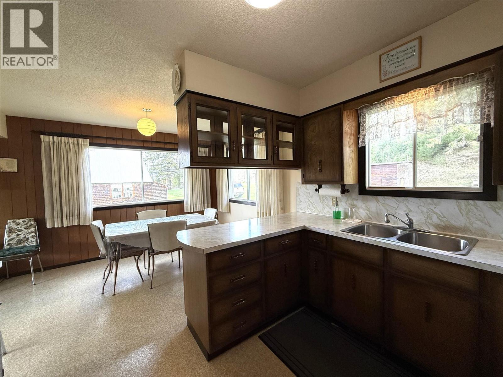 6915 Kimoff Road Property Photo 21
