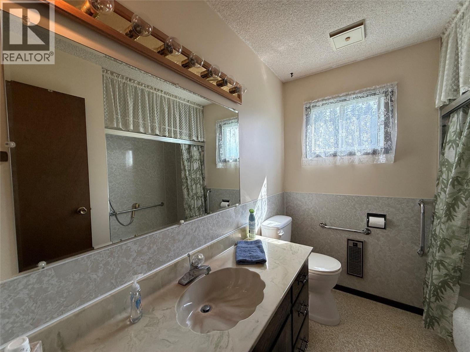 6915 Kimoff Road Property Photo 28