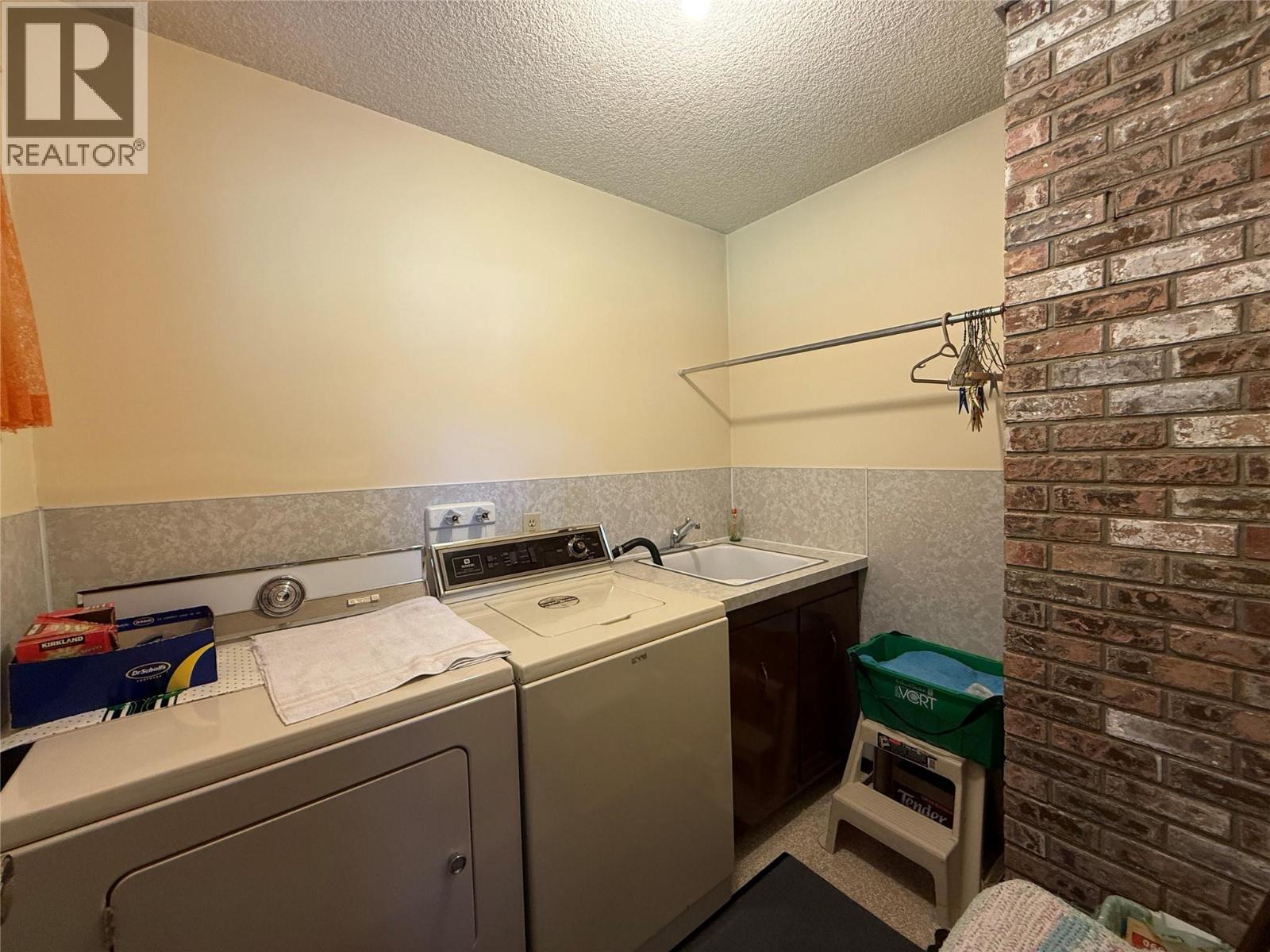 6915 Kimoff Road Property Photo 30