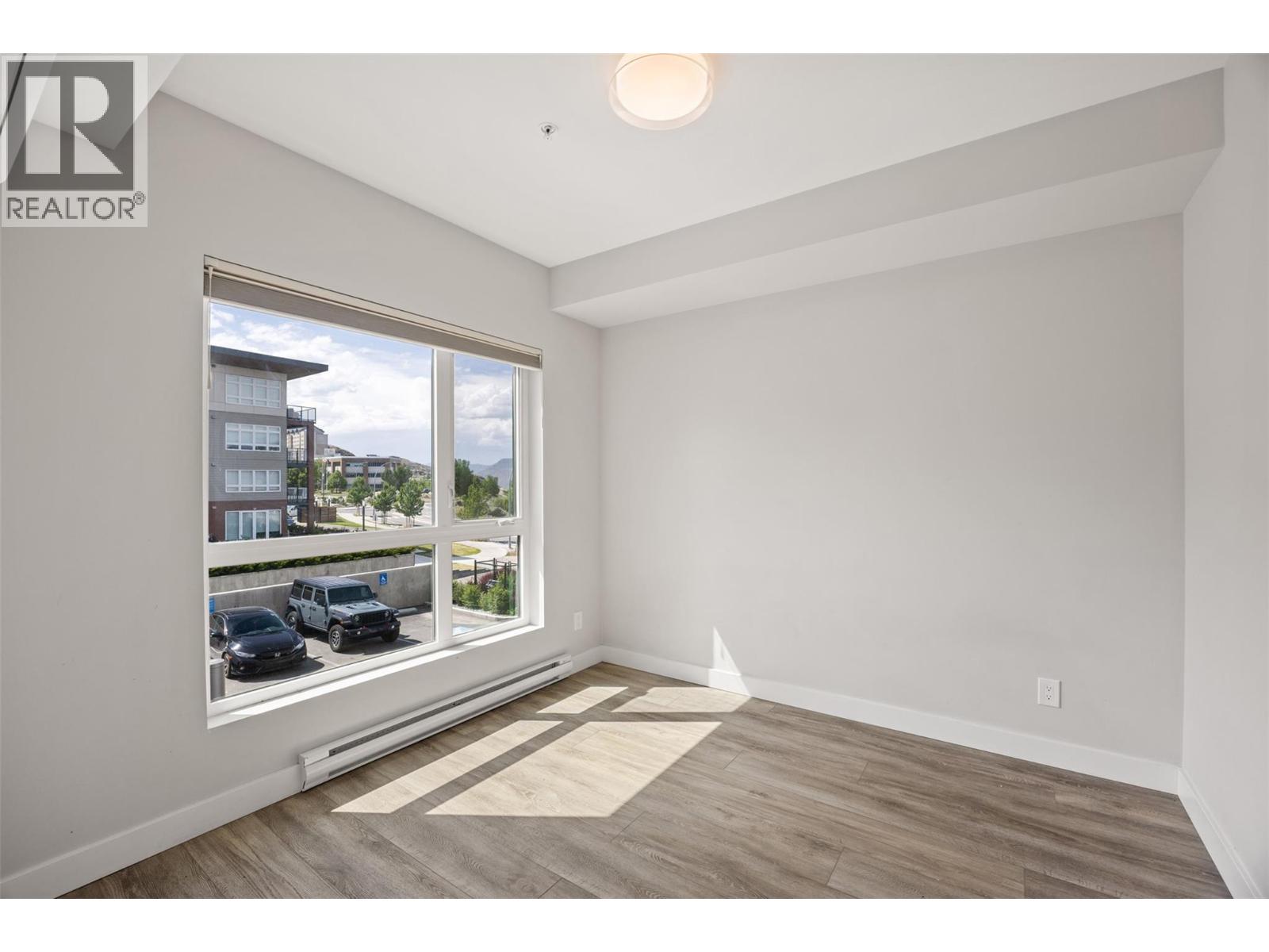 875 University Drive Unit# 207 Property Photo 16