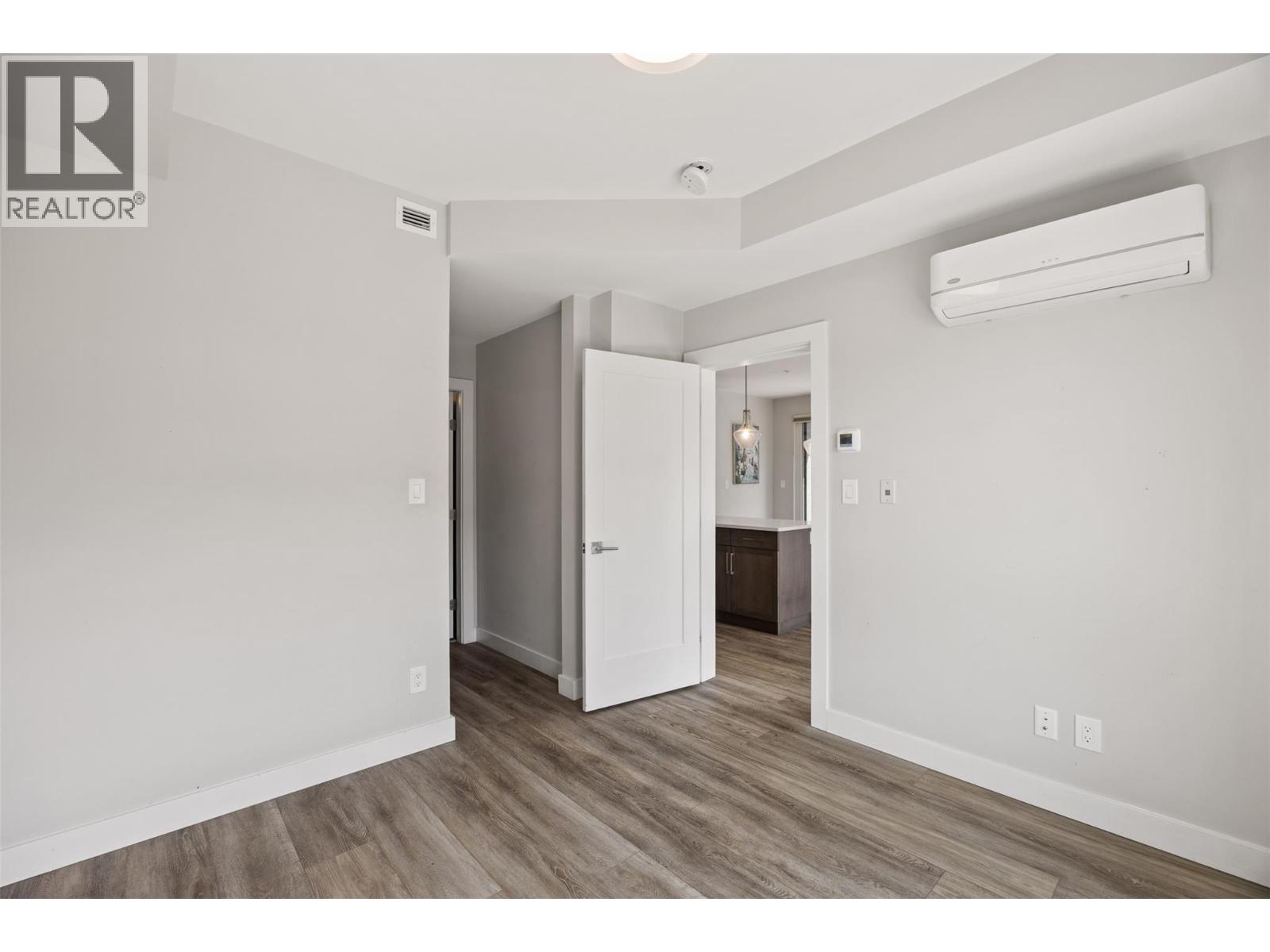 875 University Drive Unit# 207 Property Photo 17