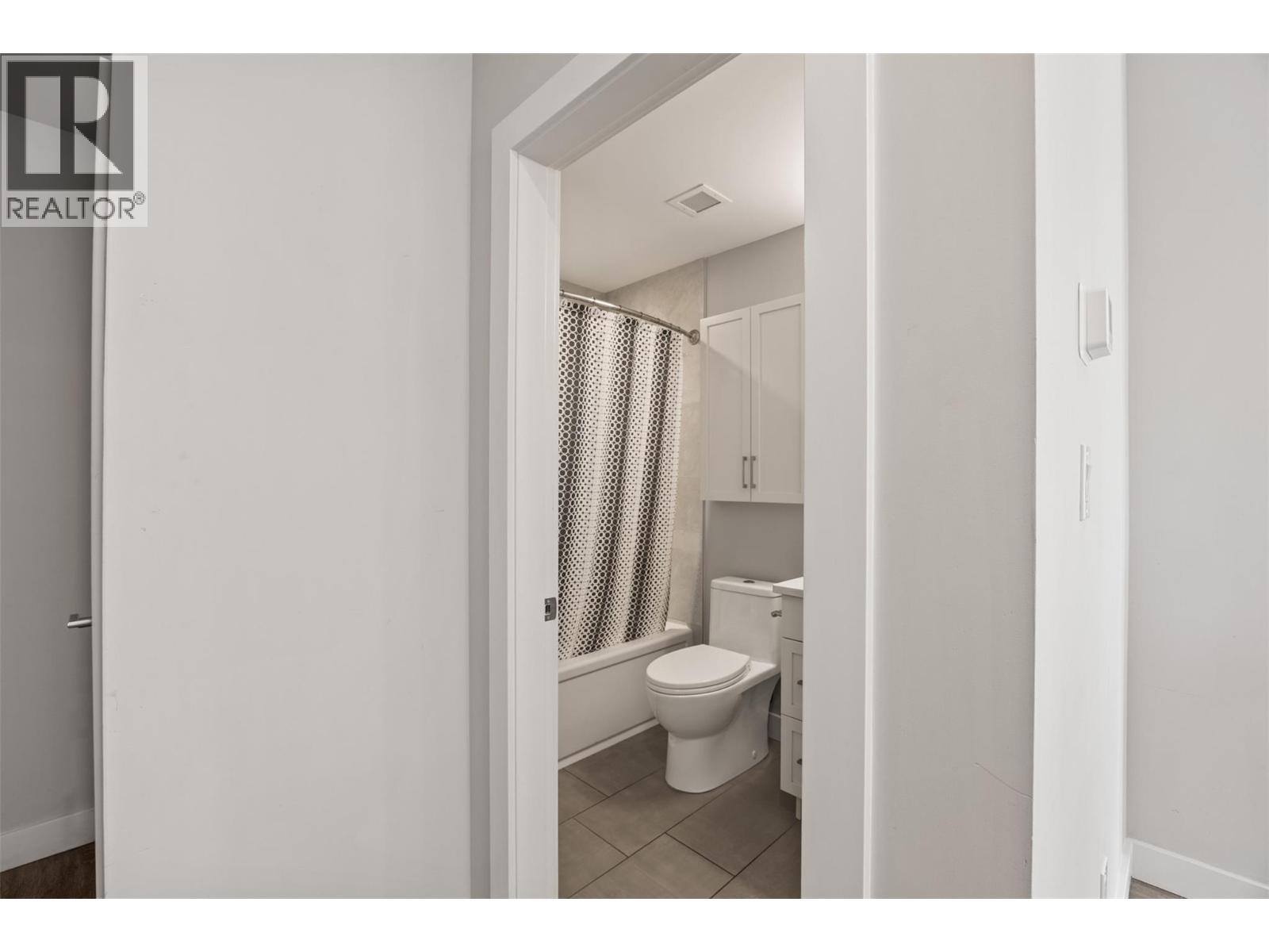 875 University Drive Unit# 207 Property Photo 24