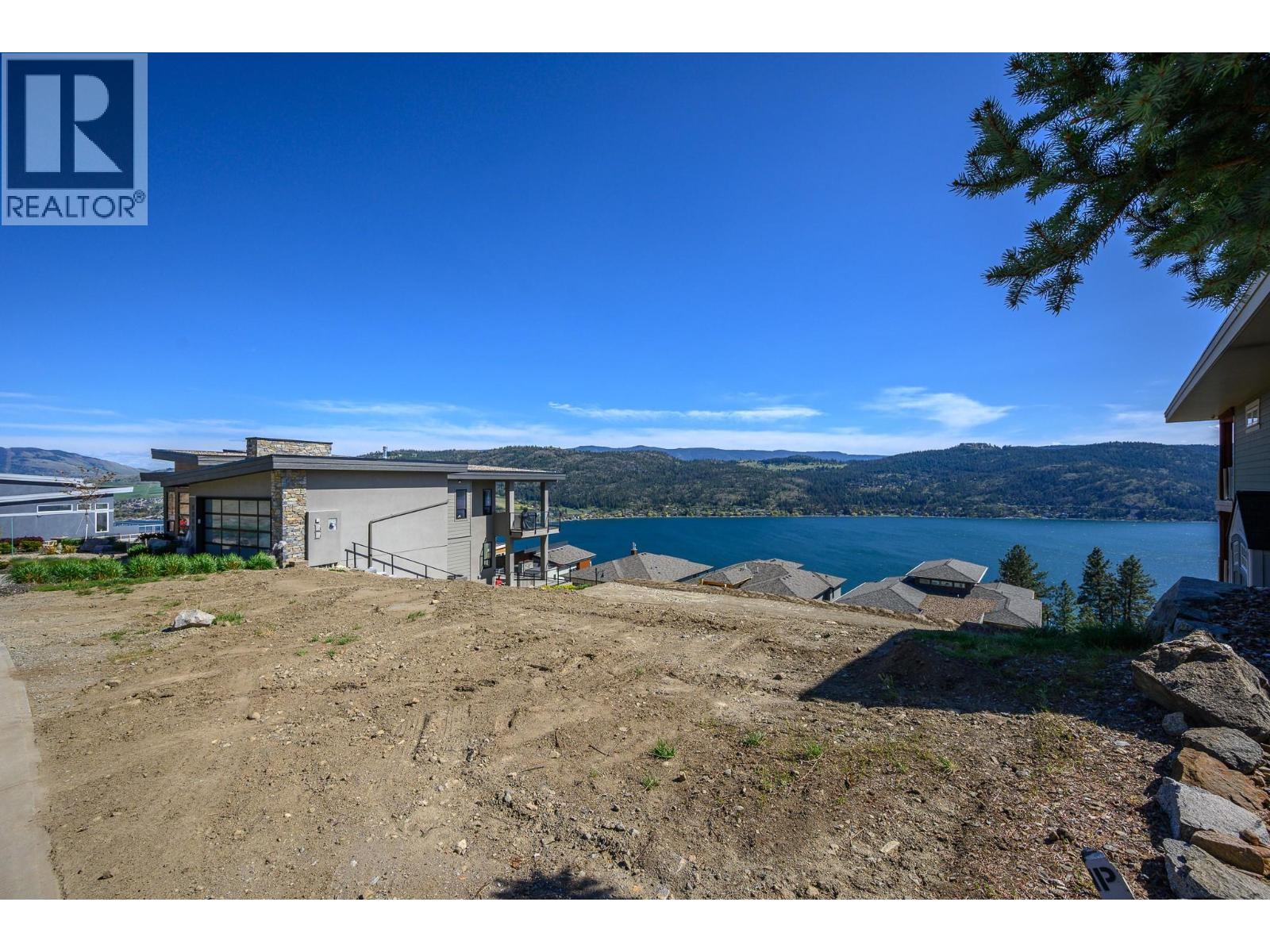 8872 Hampshire Crescent Property Photo 3